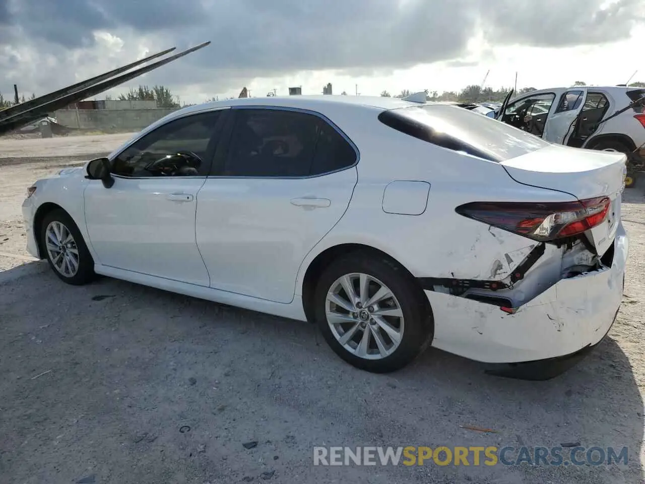 2 fotografías del automóvil dañado 4T1C11AK4NU702835 TOYOTA CAMRY 2022