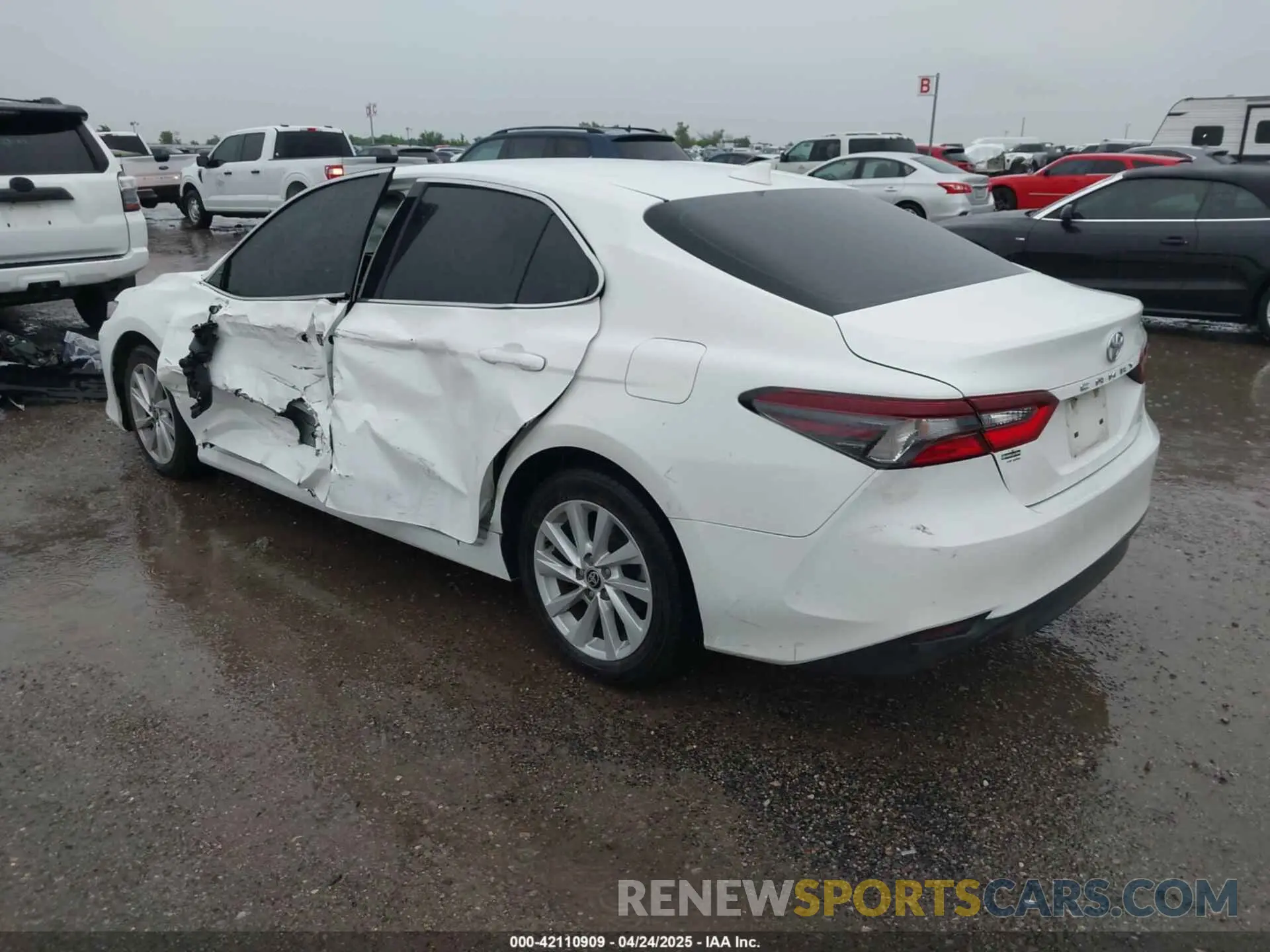3 fotografías del automóvil dañado 4T1C11AK5NU004475 TOYOTA CAMRY 2022