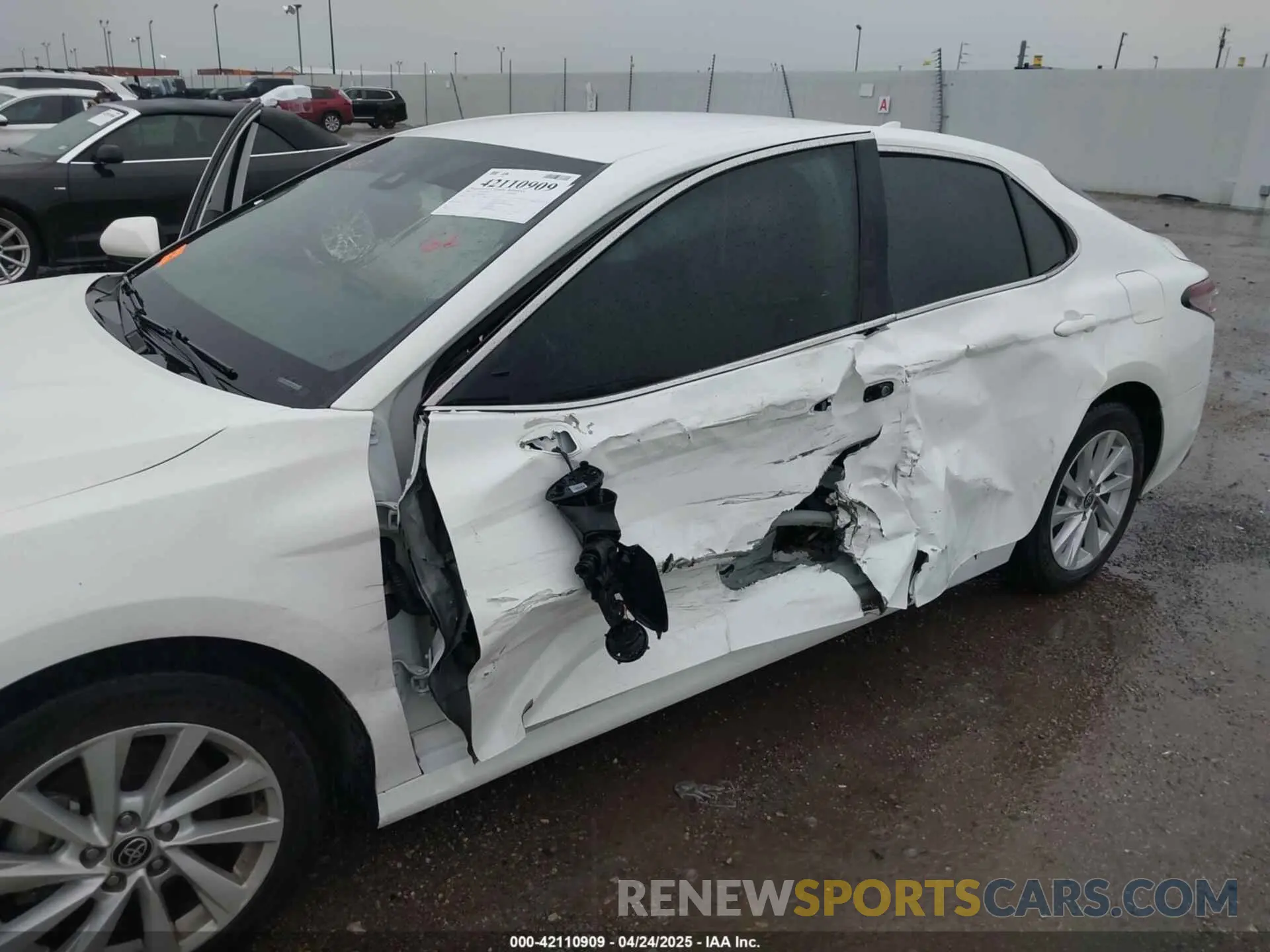 6 fotografías del automóvil dañado 4T1C11AK5NU004475 TOYOTA CAMRY 2022