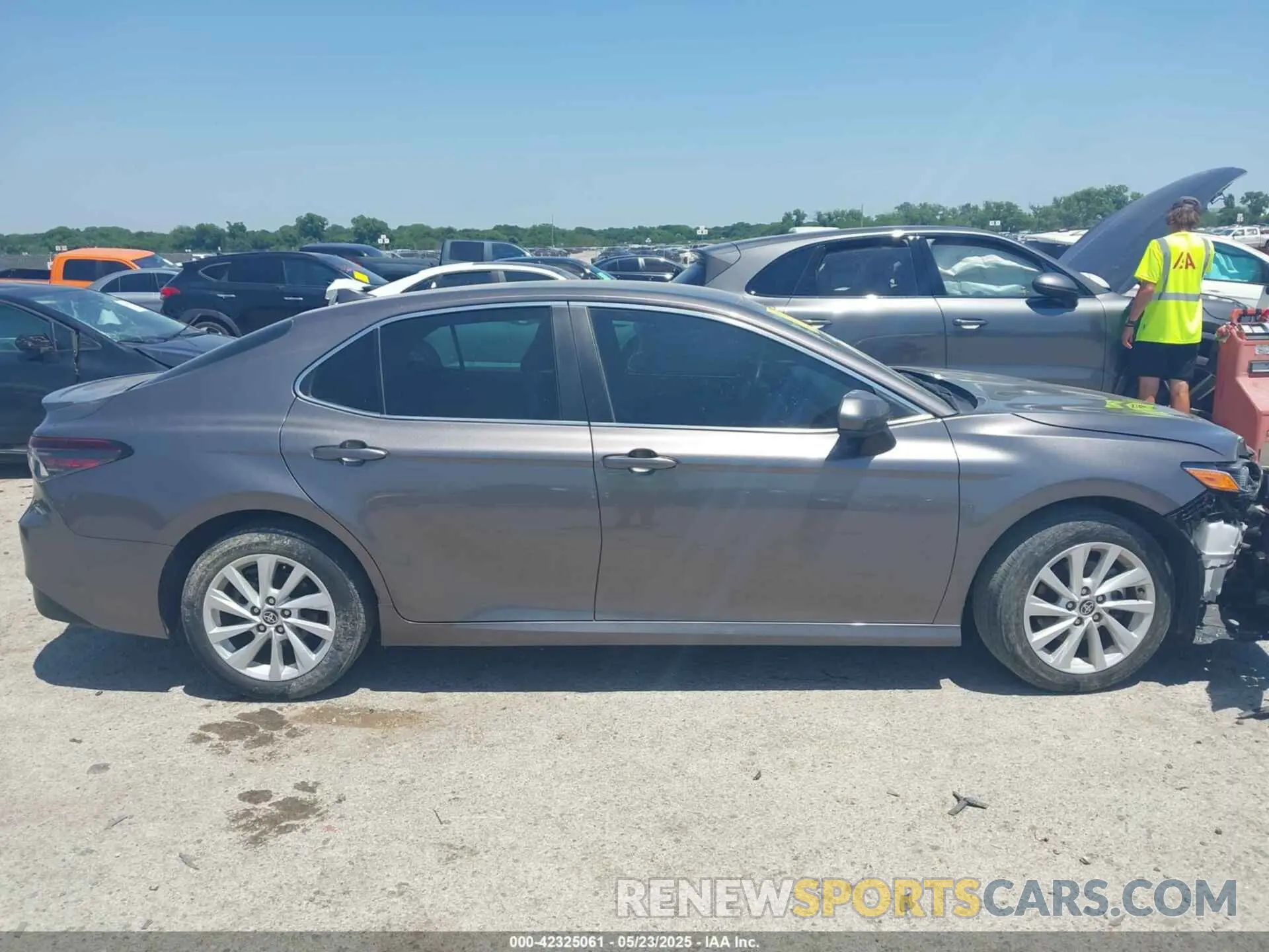 13 fotografías del automóvil dañado 4T1C11AK5NU055863 TOYOTA CAMRY 2022