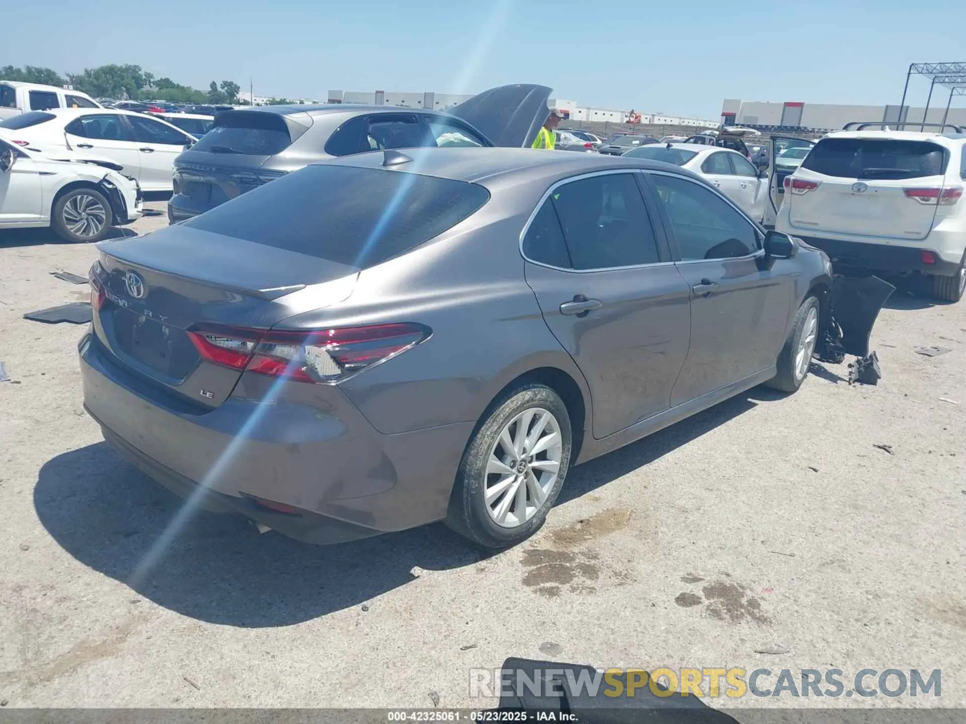 4 fotografías del automóvil dañado 4T1C11AK5NU055863 TOYOTA CAMRY 2022