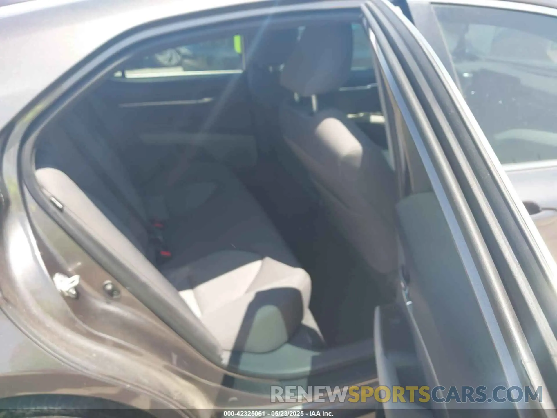 8 fotografías del automóvil dañado 4T1C11AK5NU055863 TOYOTA CAMRY 2022