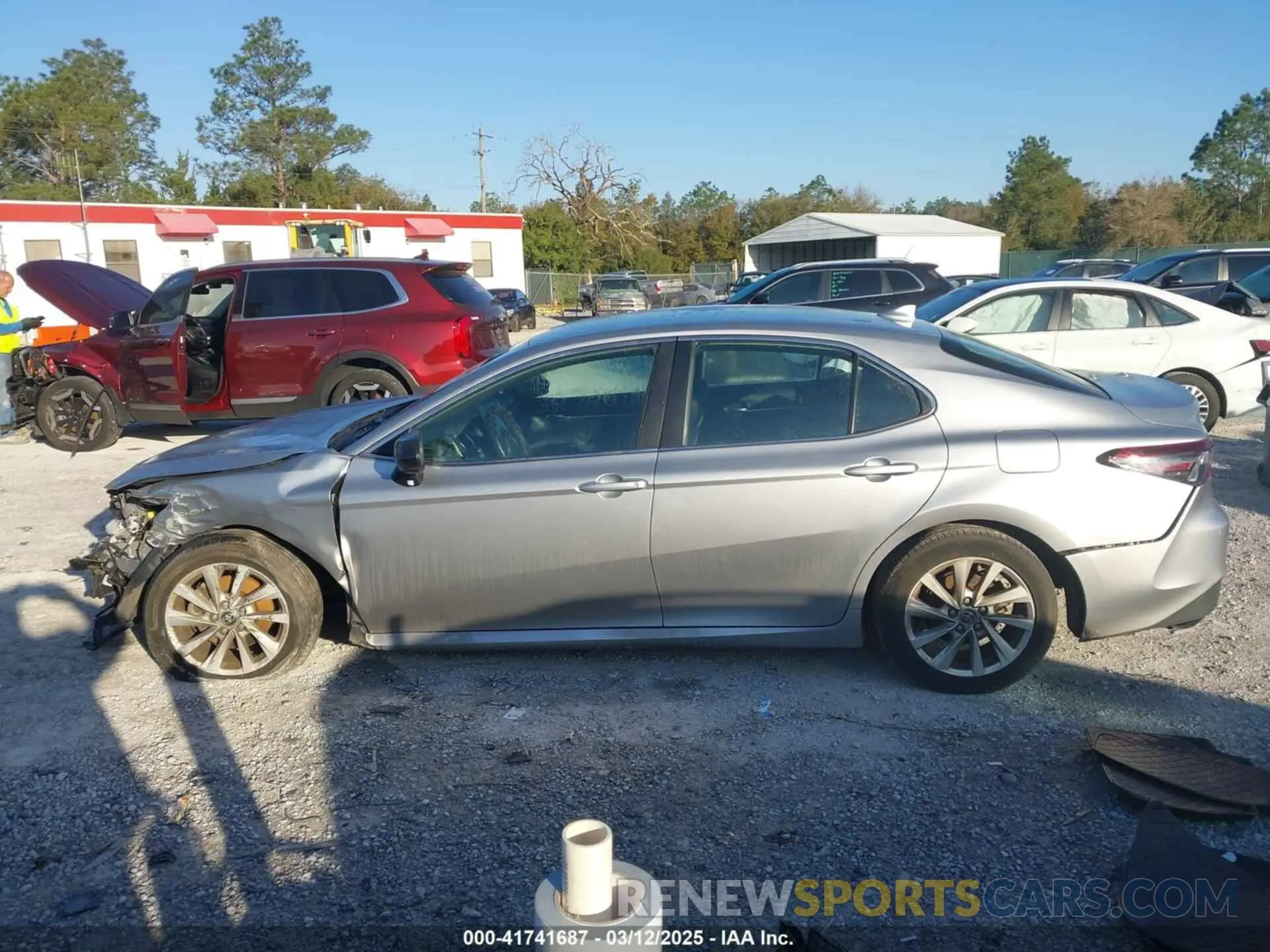 14 fotografías del automóvil dañado 4T1C11AK5NU678075 TOYOTA CAMRY 2022