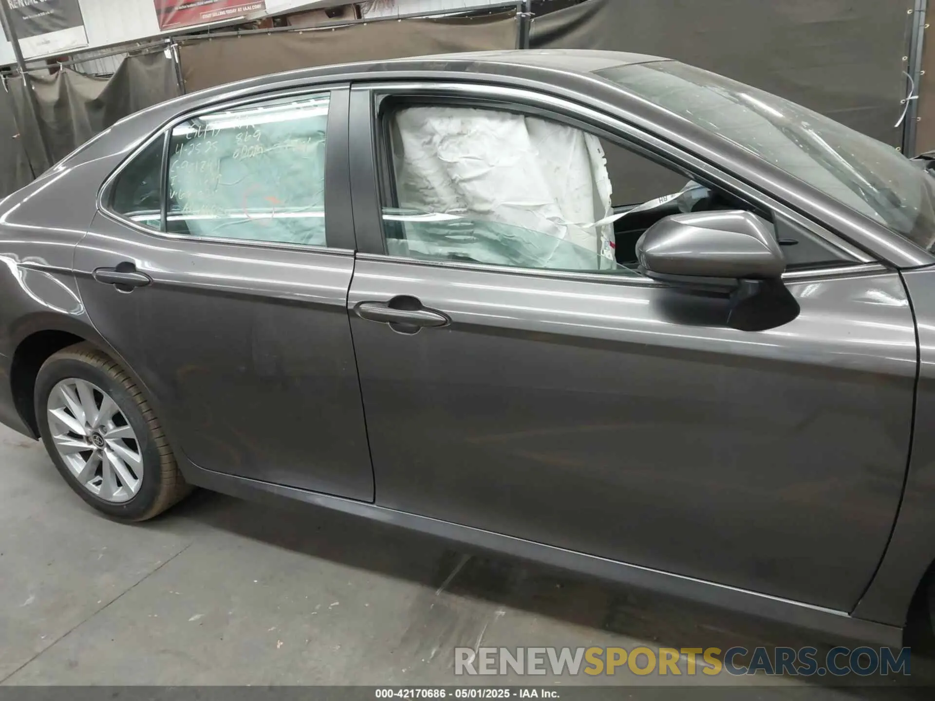 13 fotografías del automóvil dañado 4T1C11AK5NU692820 TOYOTA CAMRY 2022