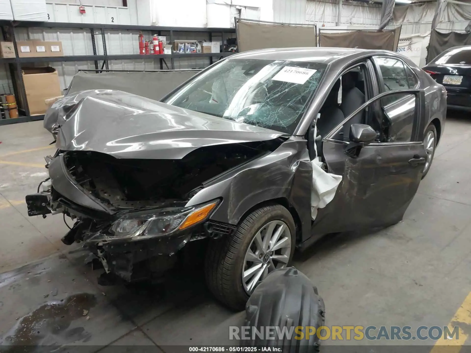 2 fotografías del automóvil dañado 4T1C11AK5NU692820 TOYOTA CAMRY 2022