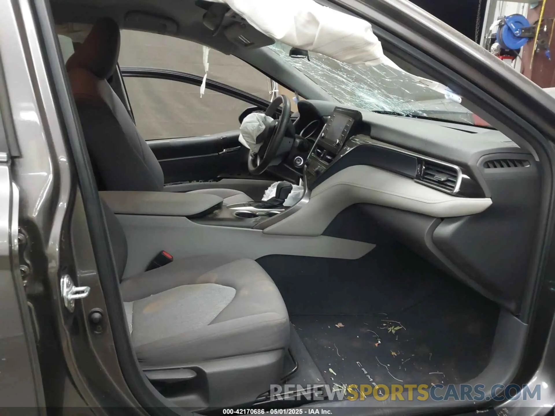 5 fotografías del automóvil dañado 4T1C11AK5NU692820 TOYOTA CAMRY 2022