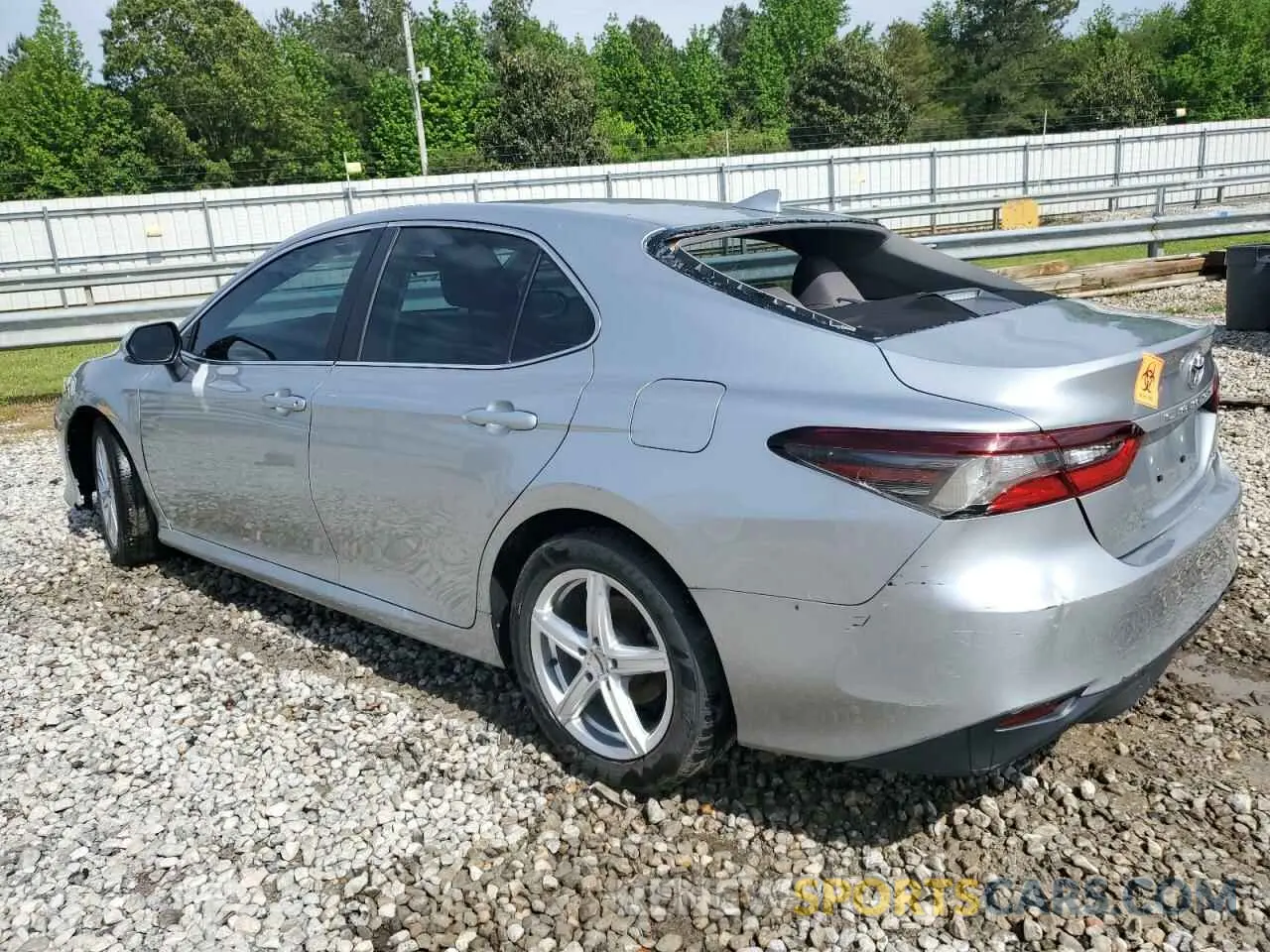 2 fotografías del automóvil dañado 4T1C11AK5NU696771 TOYOTA CAMRY 2022