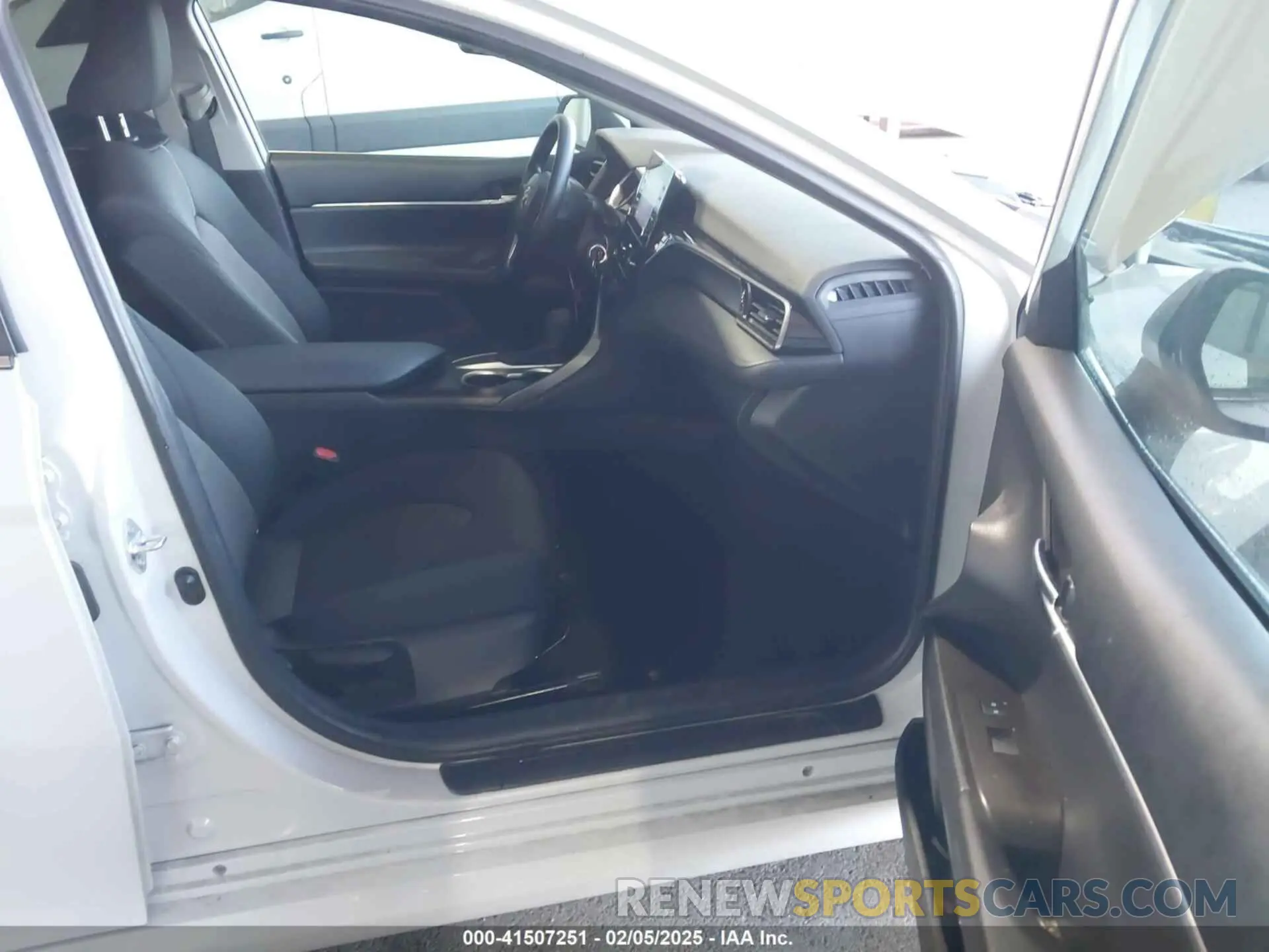 5 fotografías del automóvil dañado 4T1C11AK6NU039560 TOYOTA CAMRY 2022
