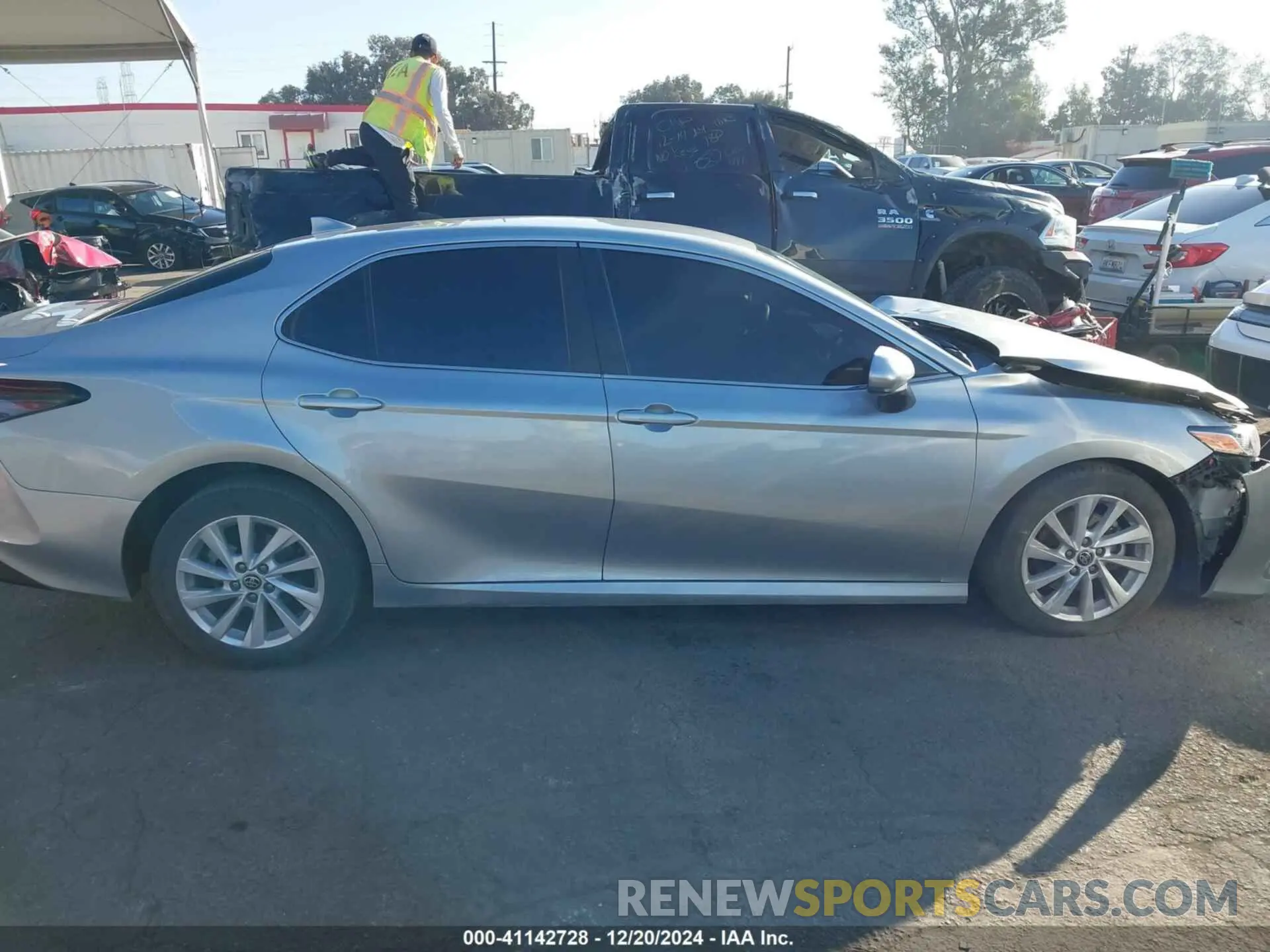 14 fotografías del automóvil dañado 4T1C11AK6NU634702 TOYOTA CAMRY 2022