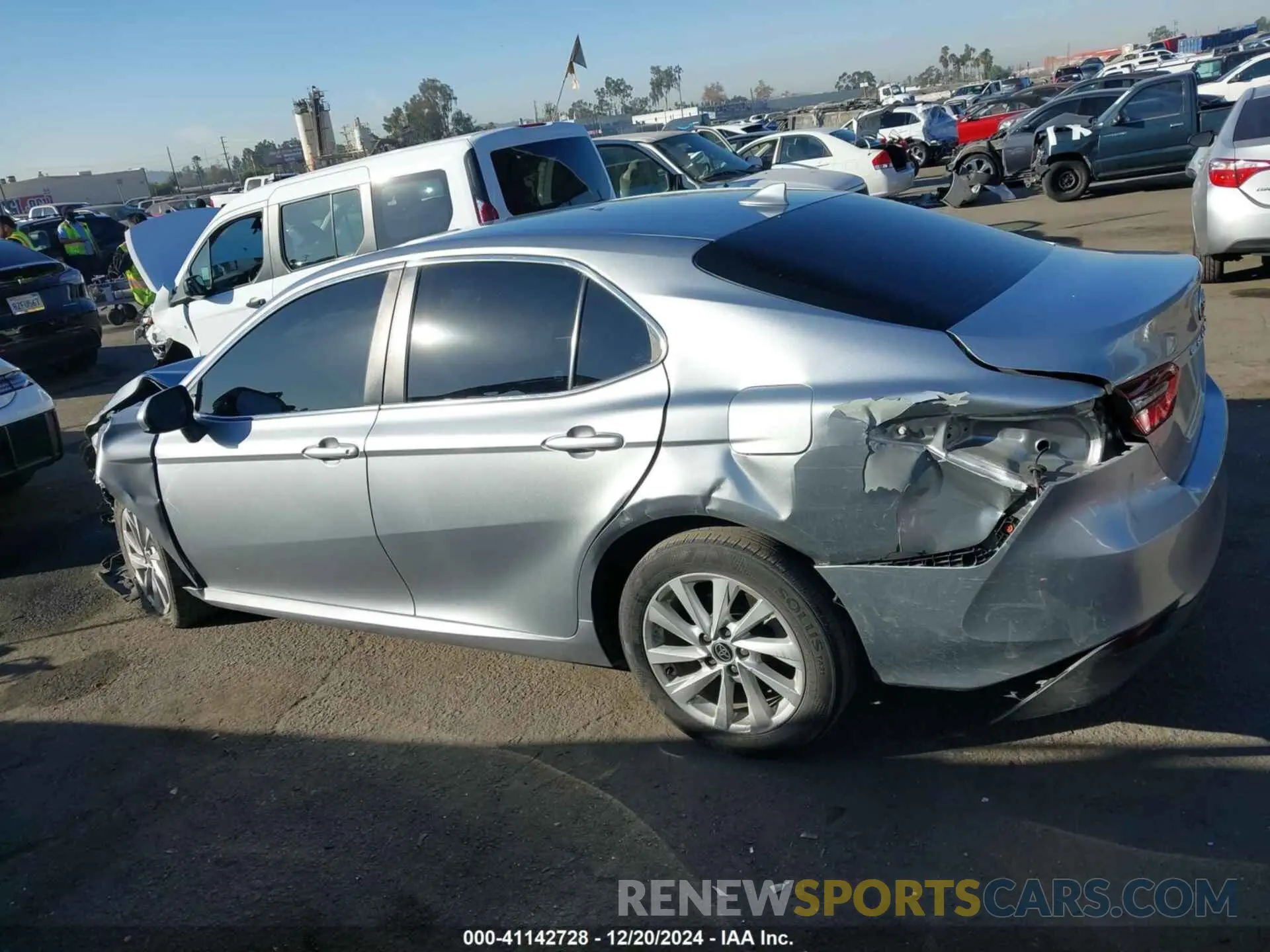 15 fotografías del automóvil dañado 4T1C11AK6NU634702 TOYOTA CAMRY 2022