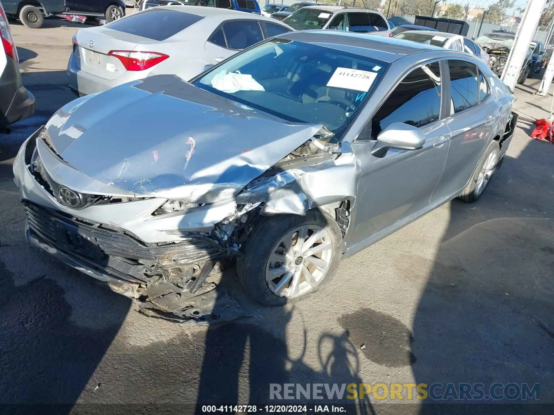 2 fotografías del automóvil dañado 4T1C11AK6NU634702 TOYOTA CAMRY 2022