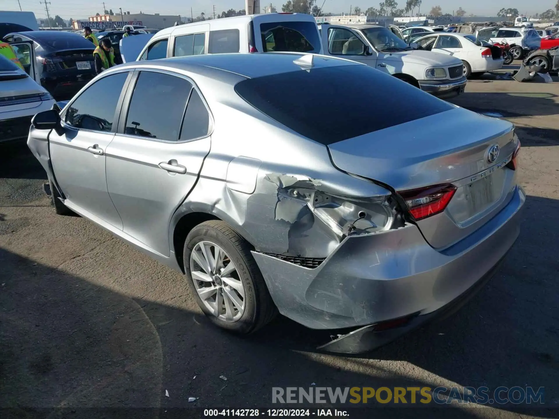 3 fotografías del automóvil dañado 4T1C11AK6NU634702 TOYOTA CAMRY 2022