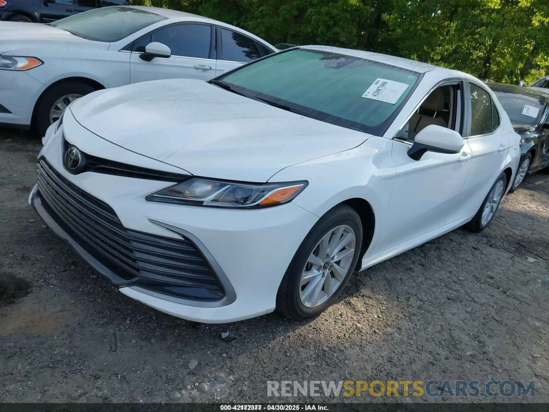 2 fotografías del automóvil dañado 4T1C11AK6NU674200 TOYOTA CAMRY 2022