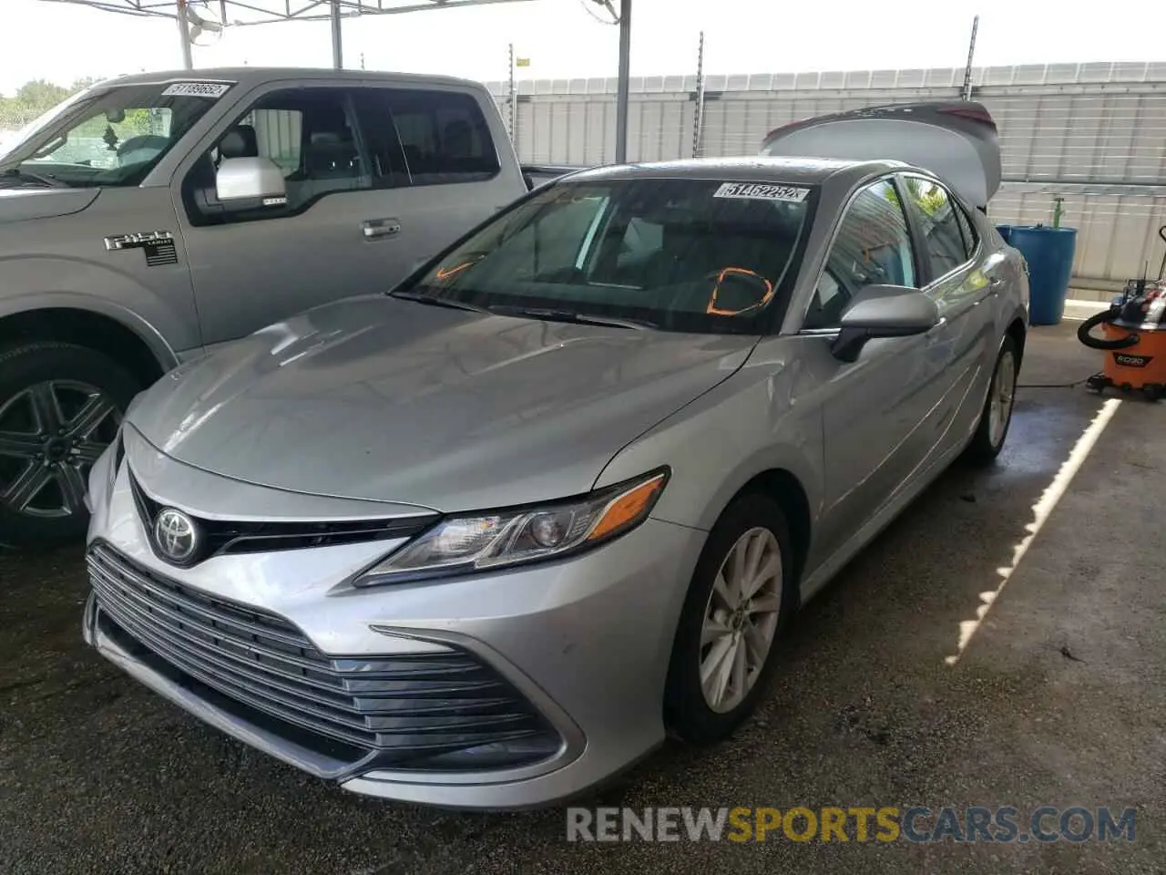 2 fotografías del automóvil dañado 4T1C11AK7NU003246 TOYOTA CAMRY 2022