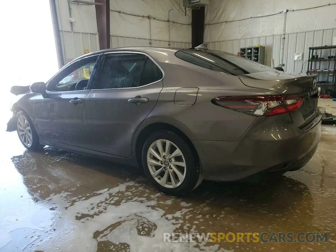 2 fotografías del automóvil dañado 4T1C11AK7NU055282 TOYOTA CAMRY 2022