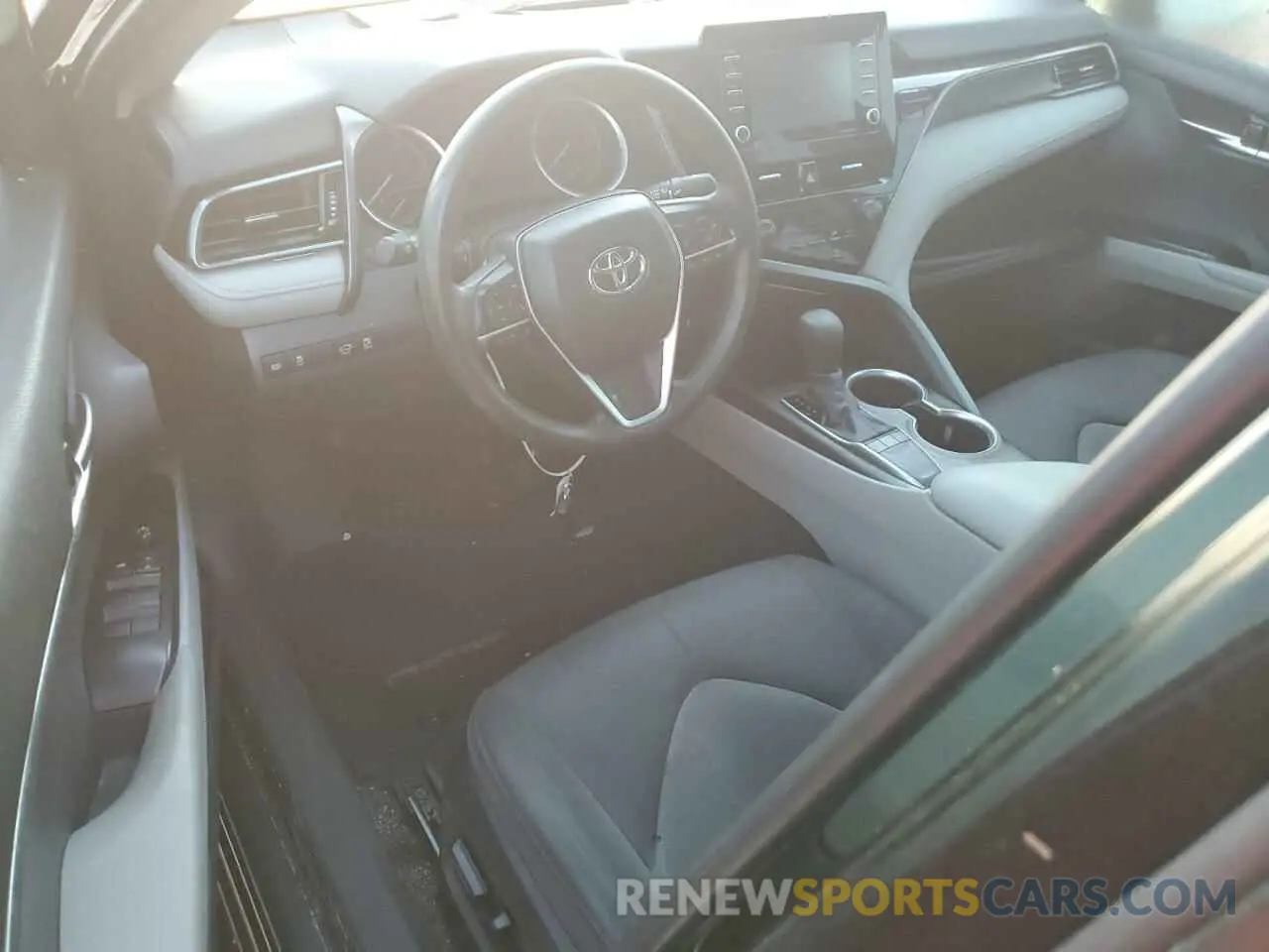8 fotografías del automóvil dañado 4T1C11AK7NU656787 TOYOTA CAMRY 2022