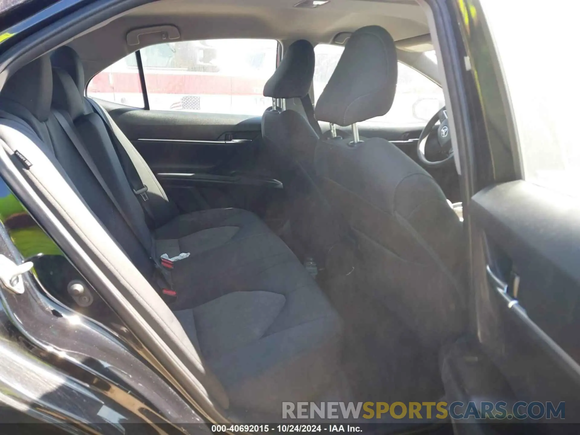 8 fotografías del automóvil dañado 4T1C11AK7NU663660 TOYOTA CAMRY 2022
