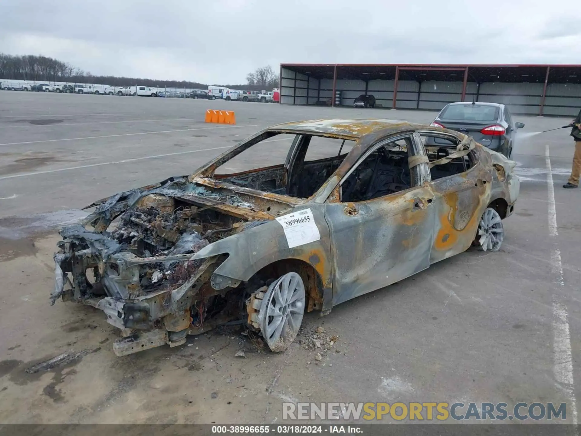 2 fotografías del automóvil dañado 4T1C11AK7NU680359 TOYOTA CAMRY 2022