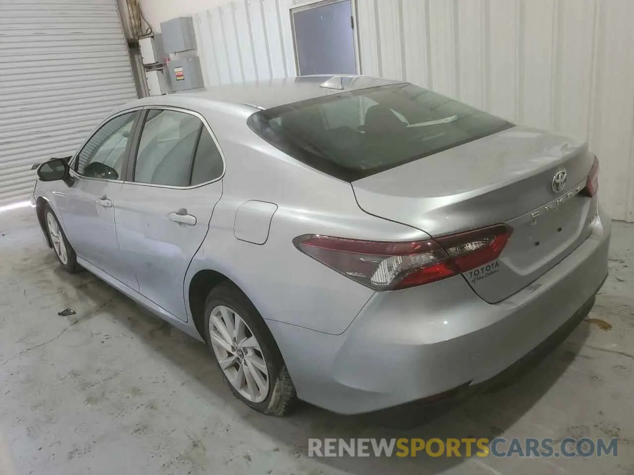 2 fotografías del automóvil dañado 4T1C11AK8NU648648 TOYOTA CAMRY 2022