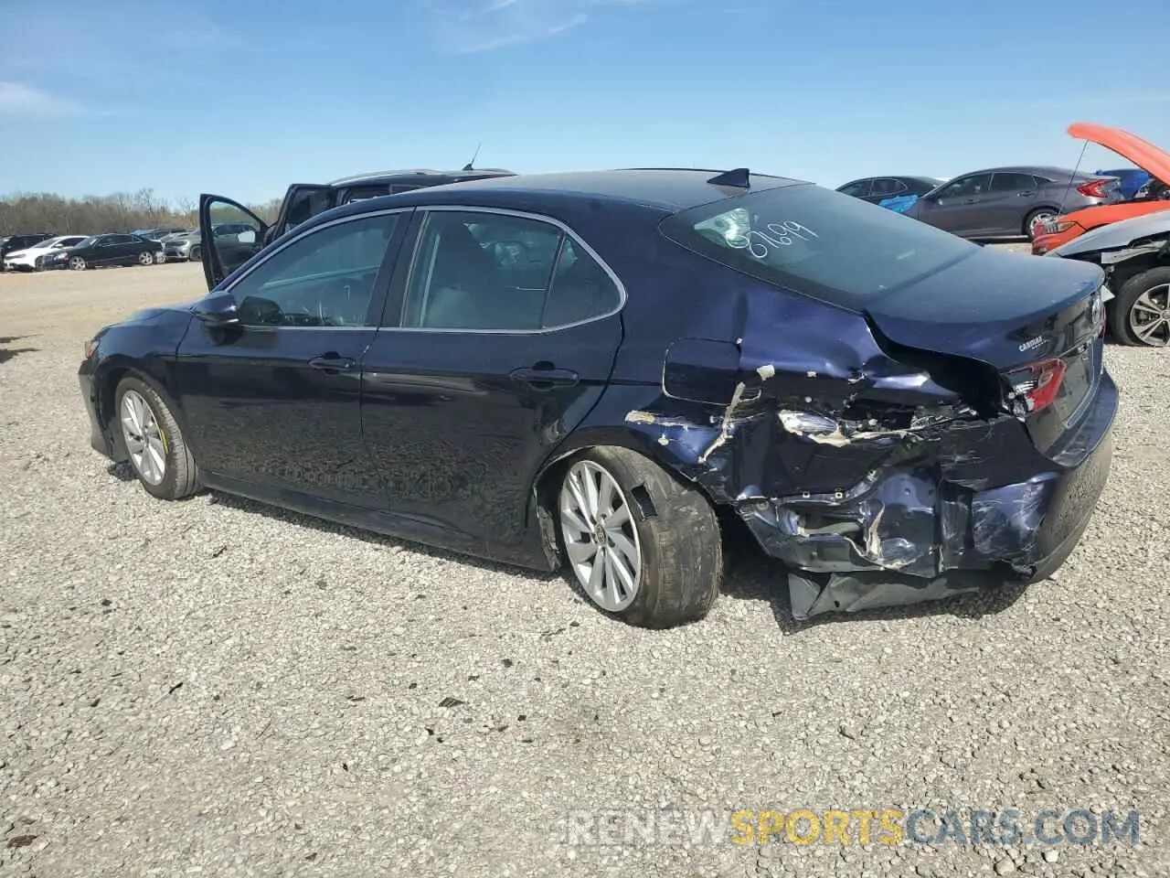 2 fotografías del automóvil dañado 4T1C11AK8NU661724 TOYOTA CAMRY 2022