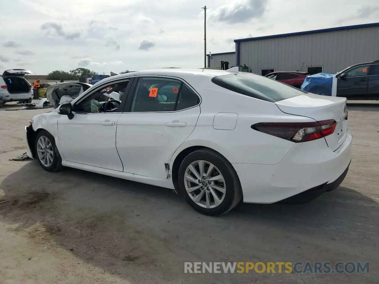 2 fotografías del automóvil dañado 4T1C11AK8NU674179 TOYOTA CAMRY 2022