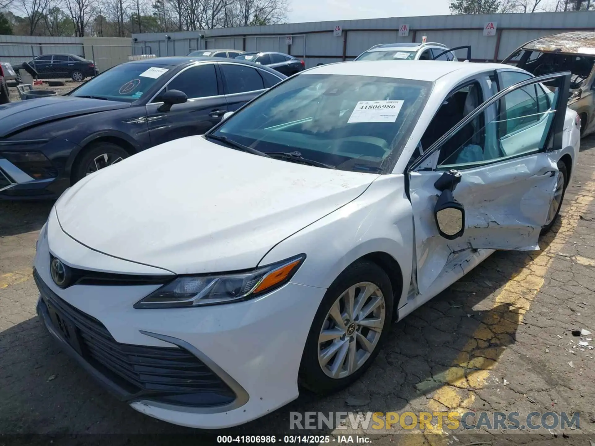 2 fotografías del automóvil dañado 4T1C11AK8NU684582 TOYOTA CAMRY 2022