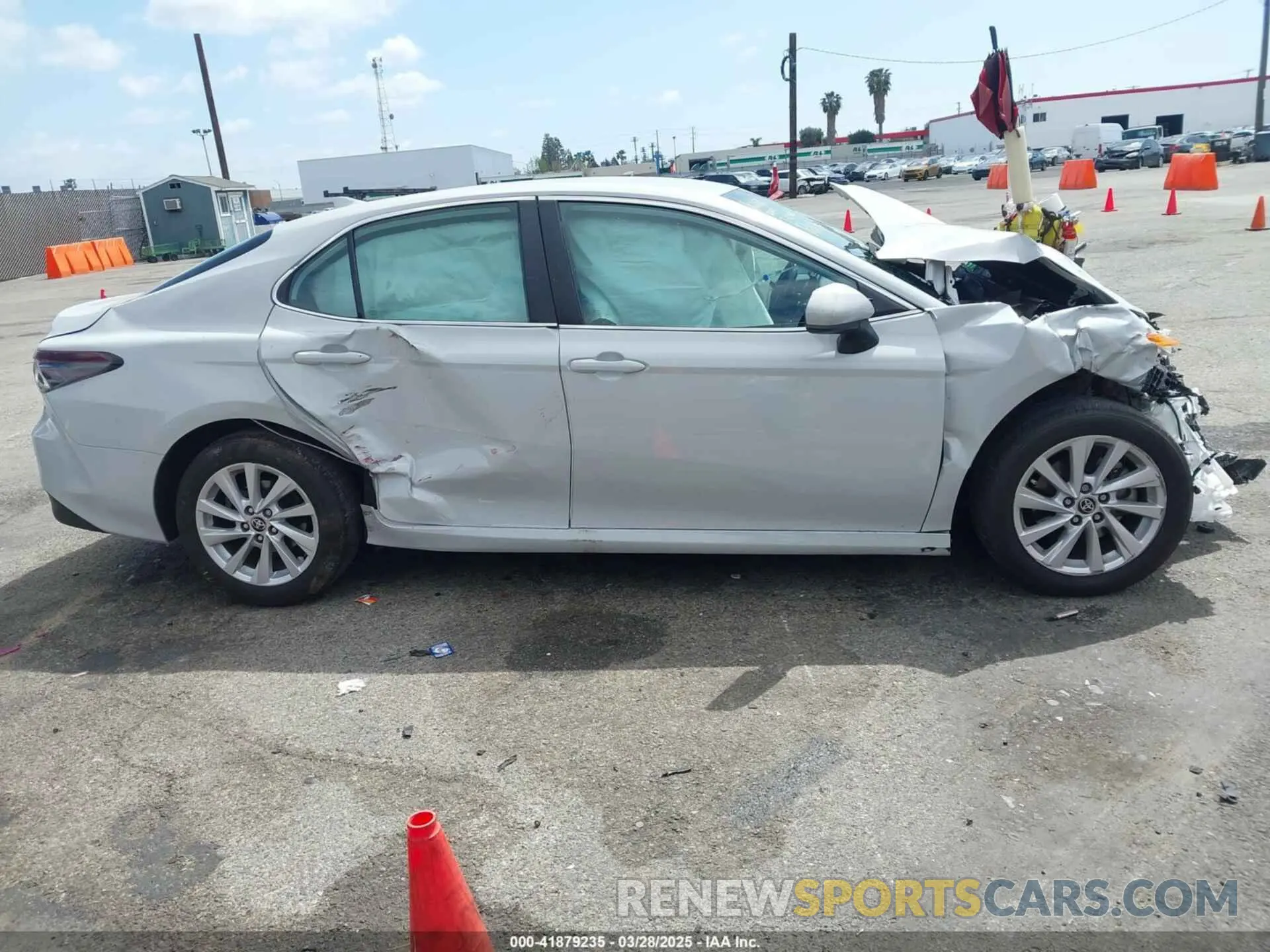 13 fotografías del automóvil dañado 4T1C11AK9NU017908 TOYOTA CAMRY 2022
