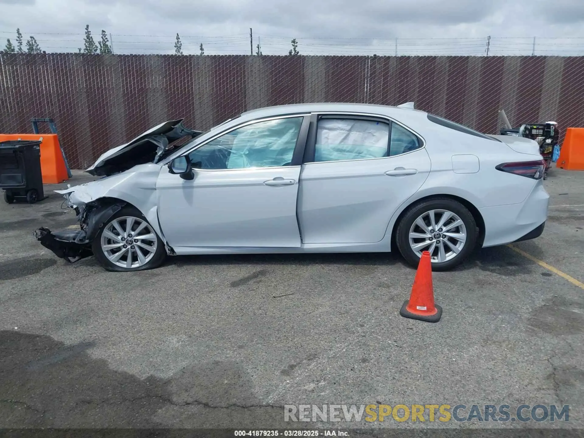 14 fotografías del automóvil dañado 4T1C11AK9NU017908 TOYOTA CAMRY 2022