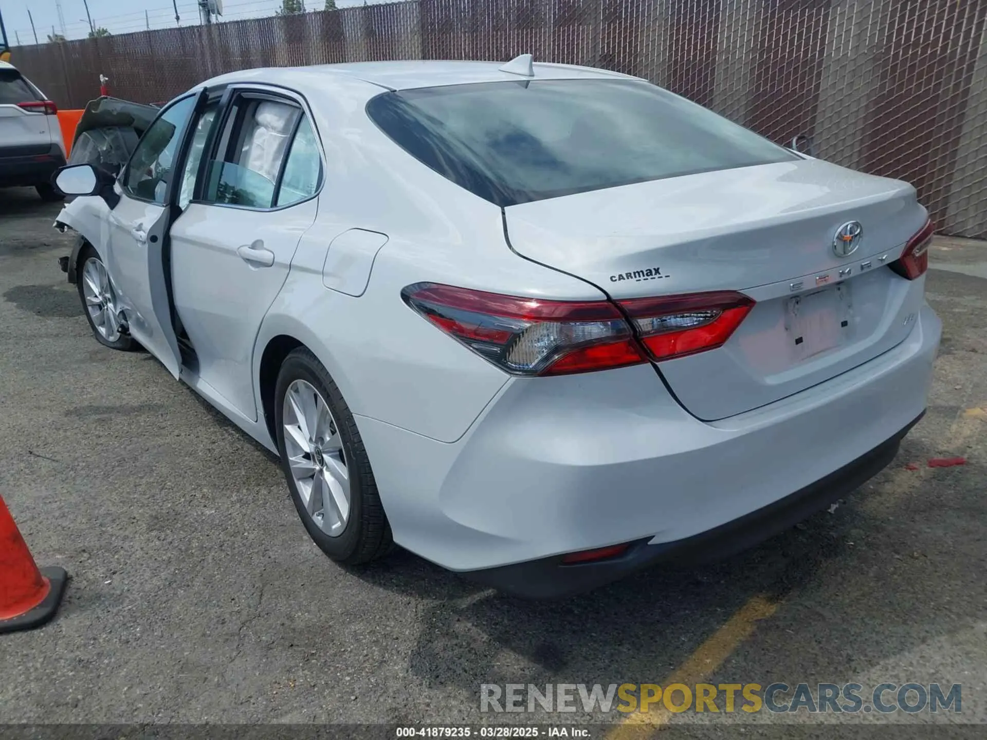 3 fotografías del automóvil dañado 4T1C11AK9NU017908 TOYOTA CAMRY 2022
