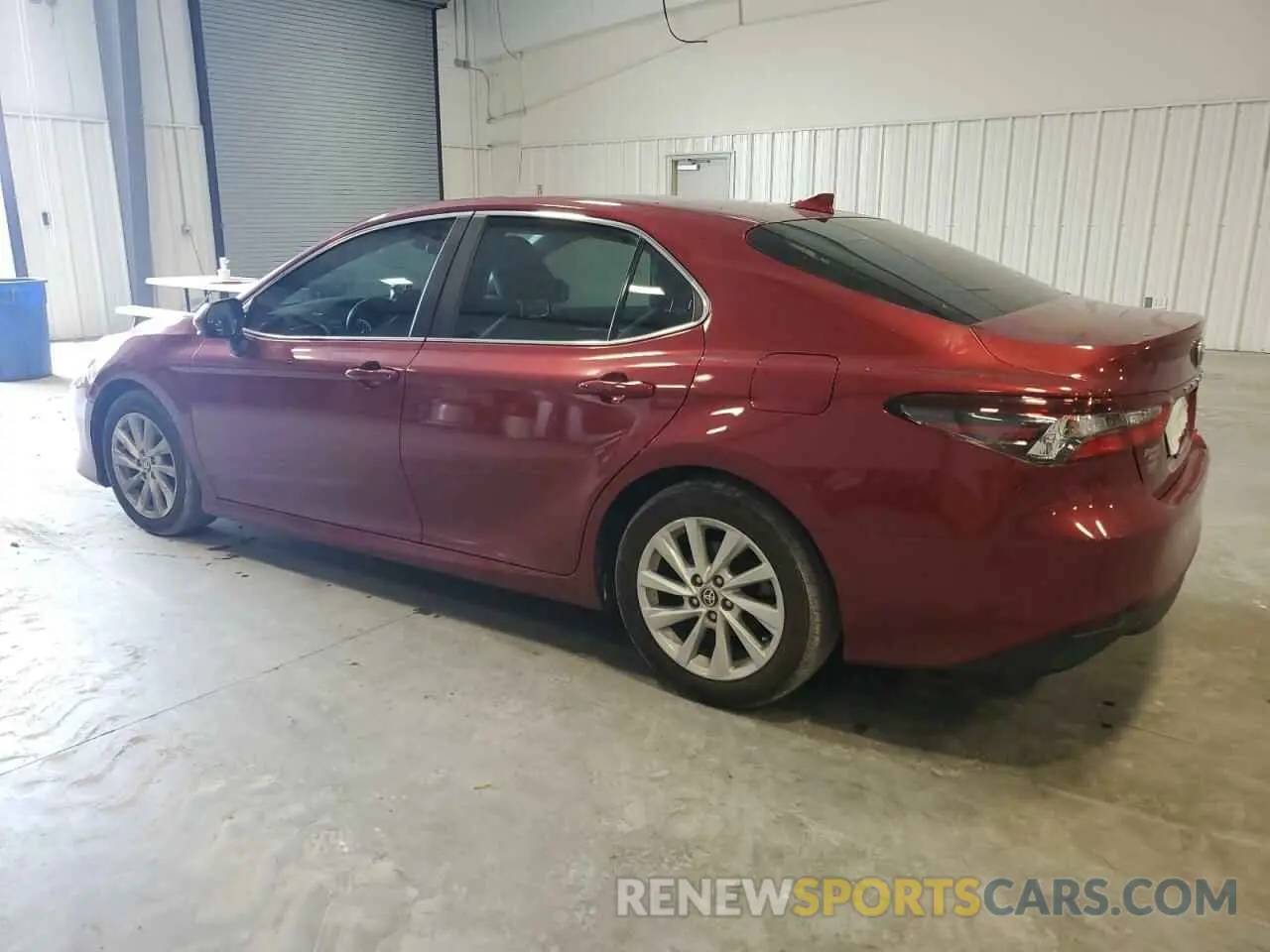 2 fotografías del automóvil dañado 4T1C11AK9NU054313 TOYOTA CAMRY 2022