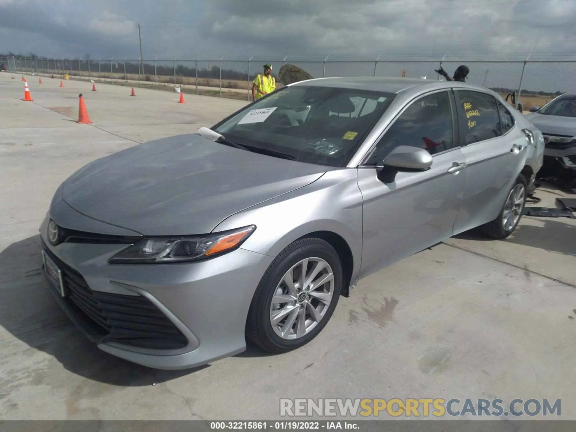 2 fotografías del automóvil dañado 4T1C11AK9NU646164 TOYOTA CAMRY 2022