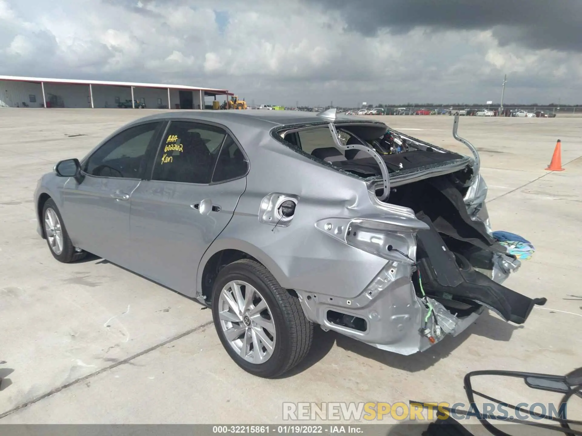 3 fotografías del automóvil dañado 4T1C11AK9NU646164 TOYOTA CAMRY 2022