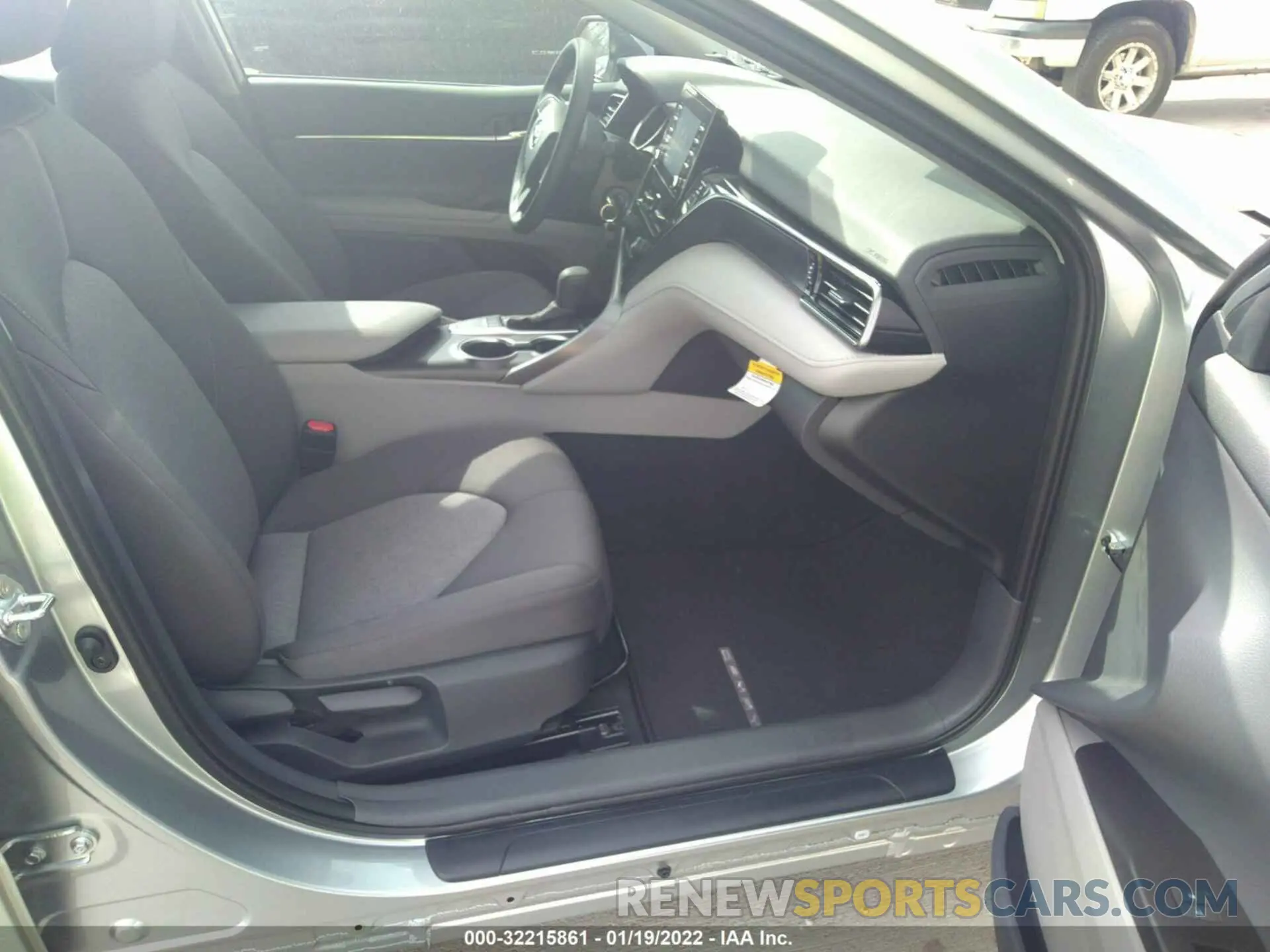 5 fotografías del automóvil dañado 4T1C11AK9NU646164 TOYOTA CAMRY 2022