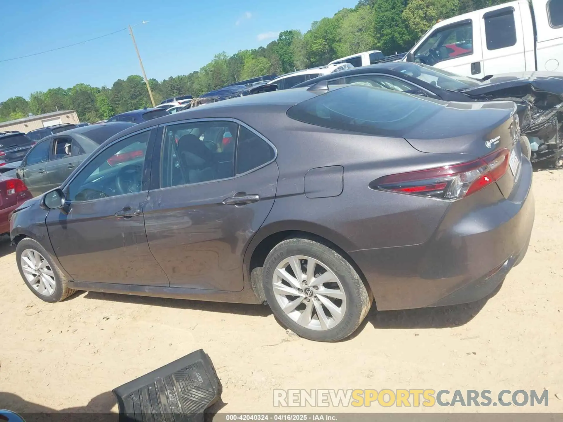 14 fotografías del automóvil dañado 4T1C11AK9NU667533 TOYOTA CAMRY 2022