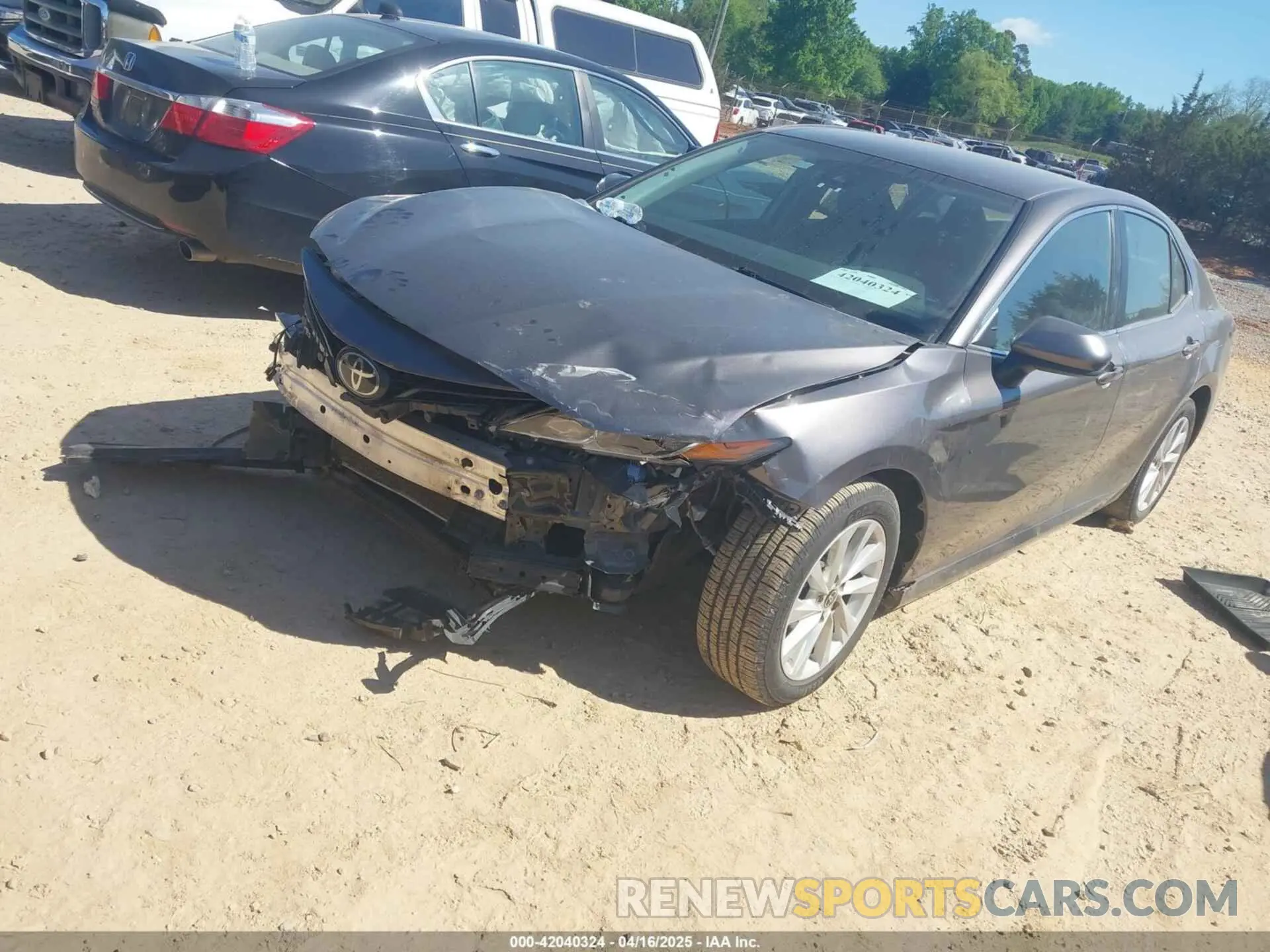 2 fotografías del automóvil dañado 4T1C11AK9NU667533 TOYOTA CAMRY 2022