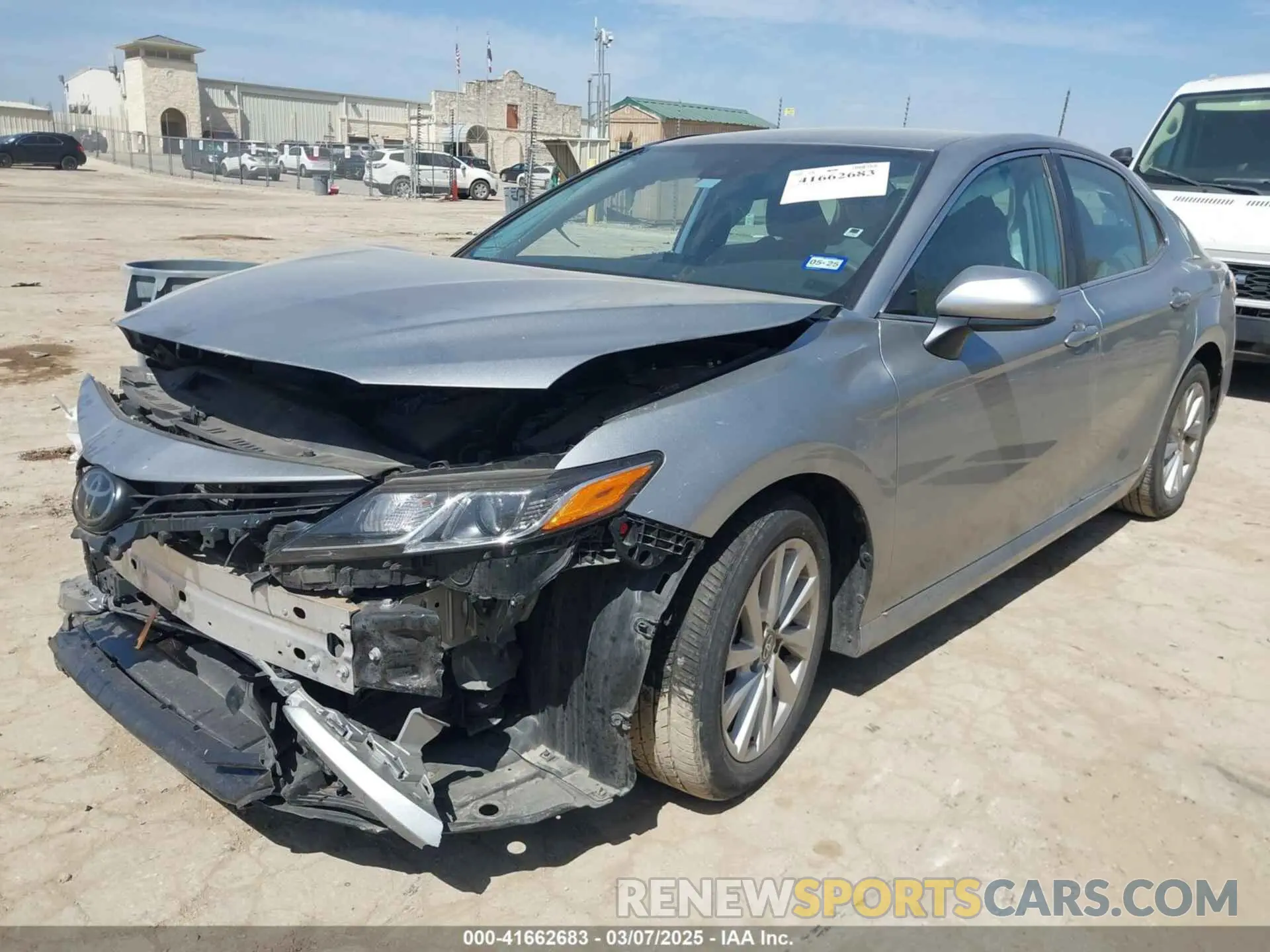 2 fotografías del automóvil dañado 4T1C11AK9NU695736 TOYOTA CAMRY 2022
