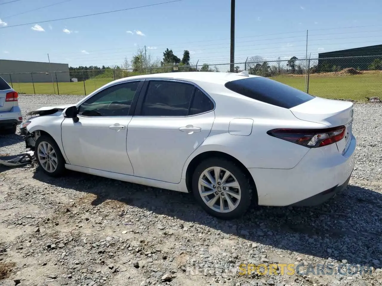 2 fotografías del automóvil dañado 4T1C11AK9NU697745 TOYOTA CAMRY 2022
