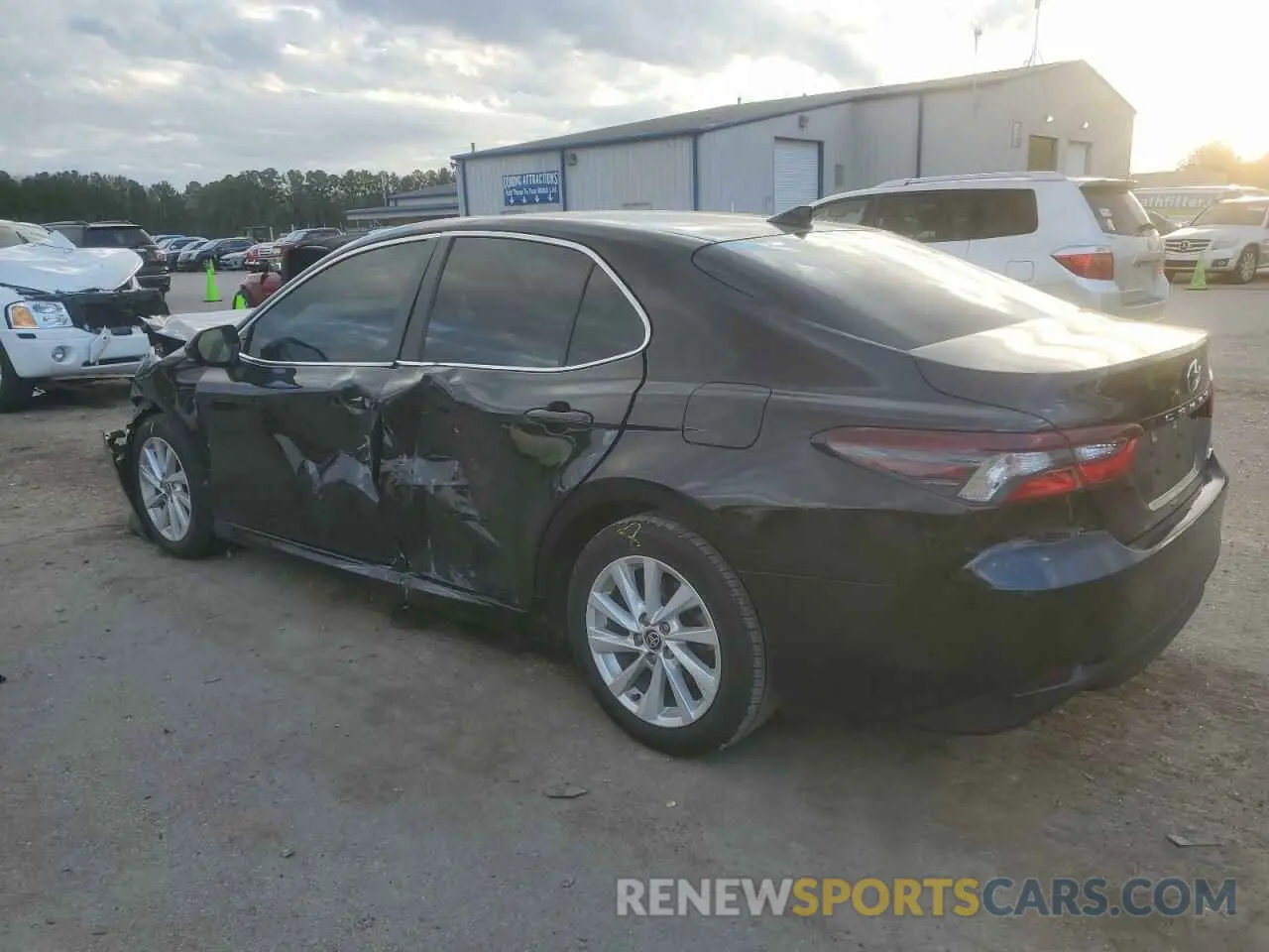 2 fotografías del automóvil dañado 4T1C11AKXNU622455 TOYOTA CAMRY 2022
