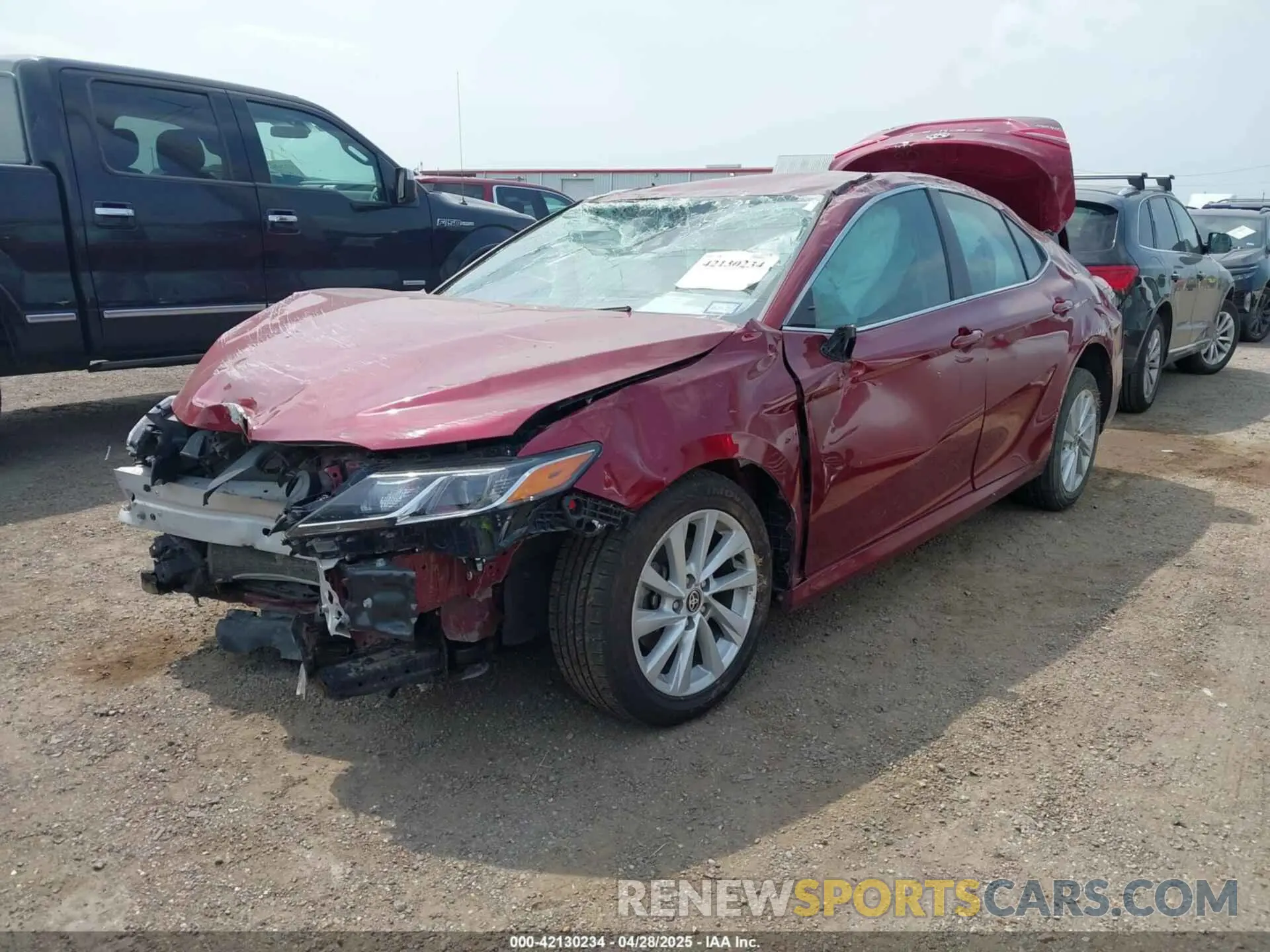 2 fotografías del automóvil dañado 4T1C11AKXNU636839 TOYOTA CAMRY 2022