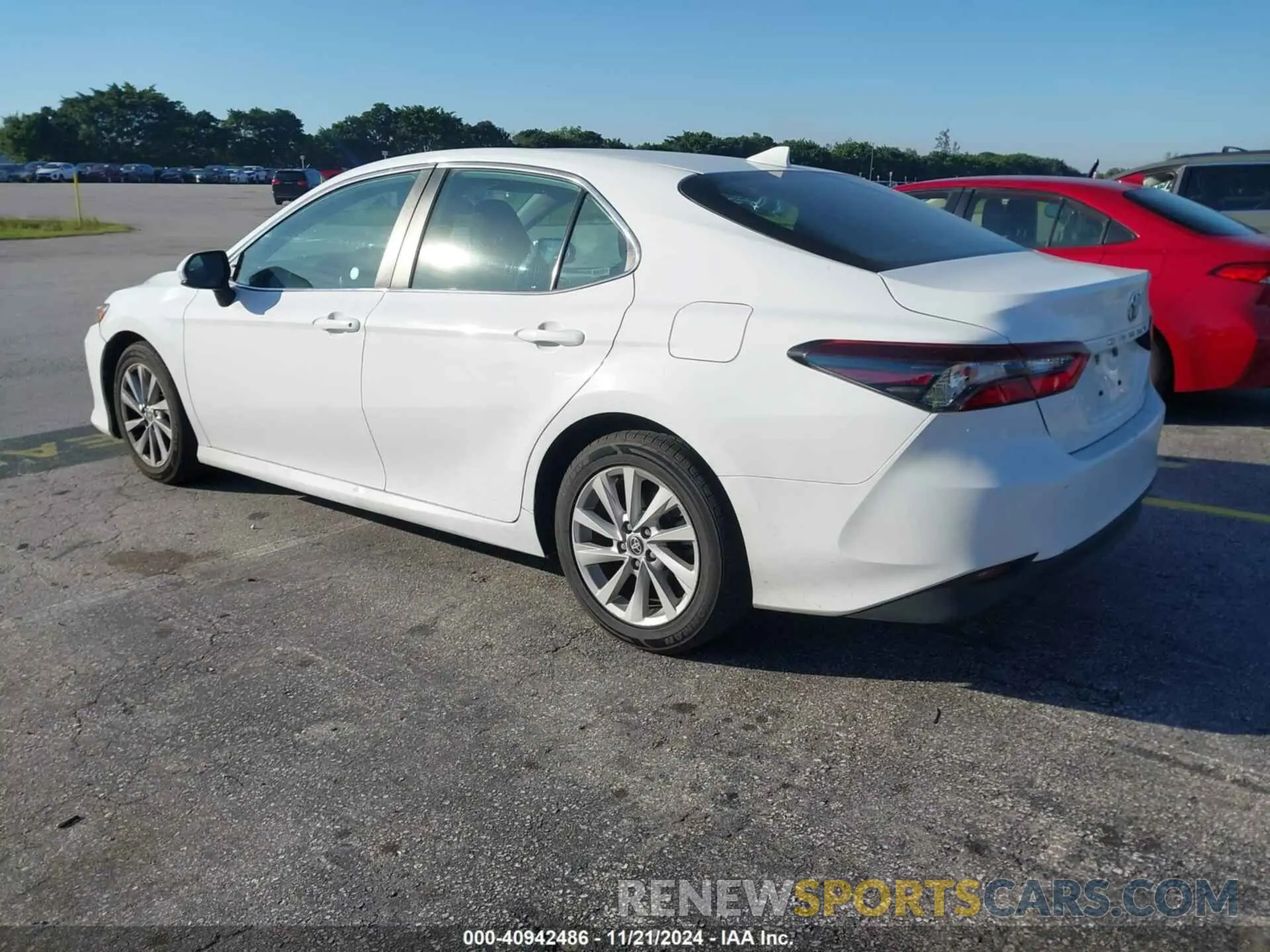 3 fotografías del automóvil dañado 4T1C11AKXNU637697 TOYOTA CAMRY 2022