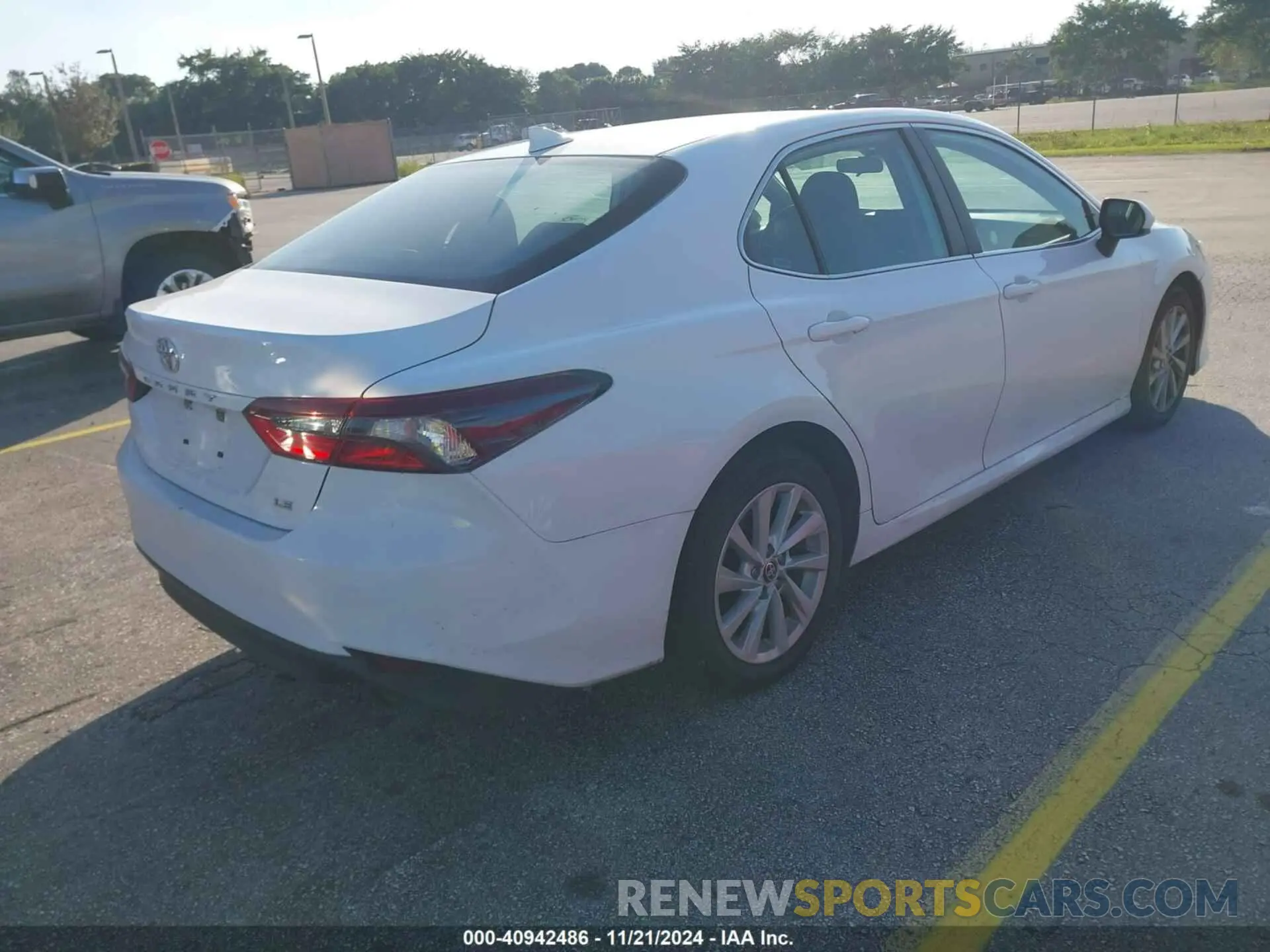 4 fotografías del automóvil dañado 4T1C11AKXNU637697 TOYOTA CAMRY 2022