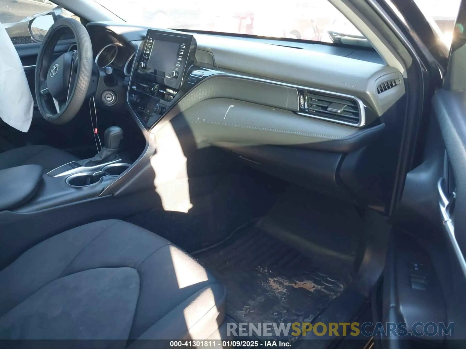 5 fotografías del automóvil dañado 4T1C11AKXNU638879 TOYOTA CAMRY 2022