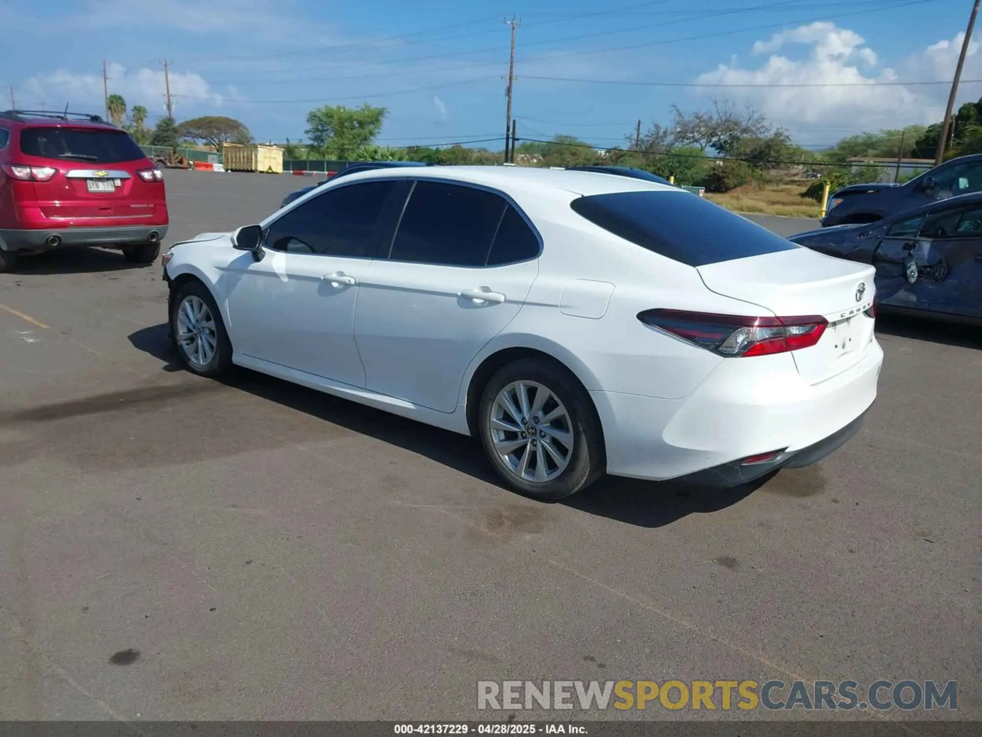 3 fotografías del automóvil dañado 4T1C11AKXNU642169 TOYOTA CAMRY 2022