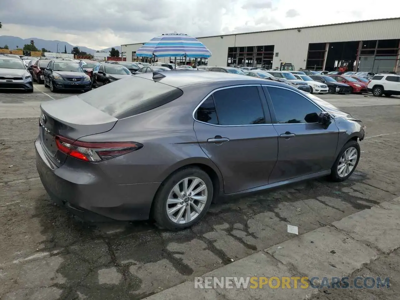 3 fotografías del automóvil dañado 4T1C11AKXNU651745 TOYOTA CAMRY 2022