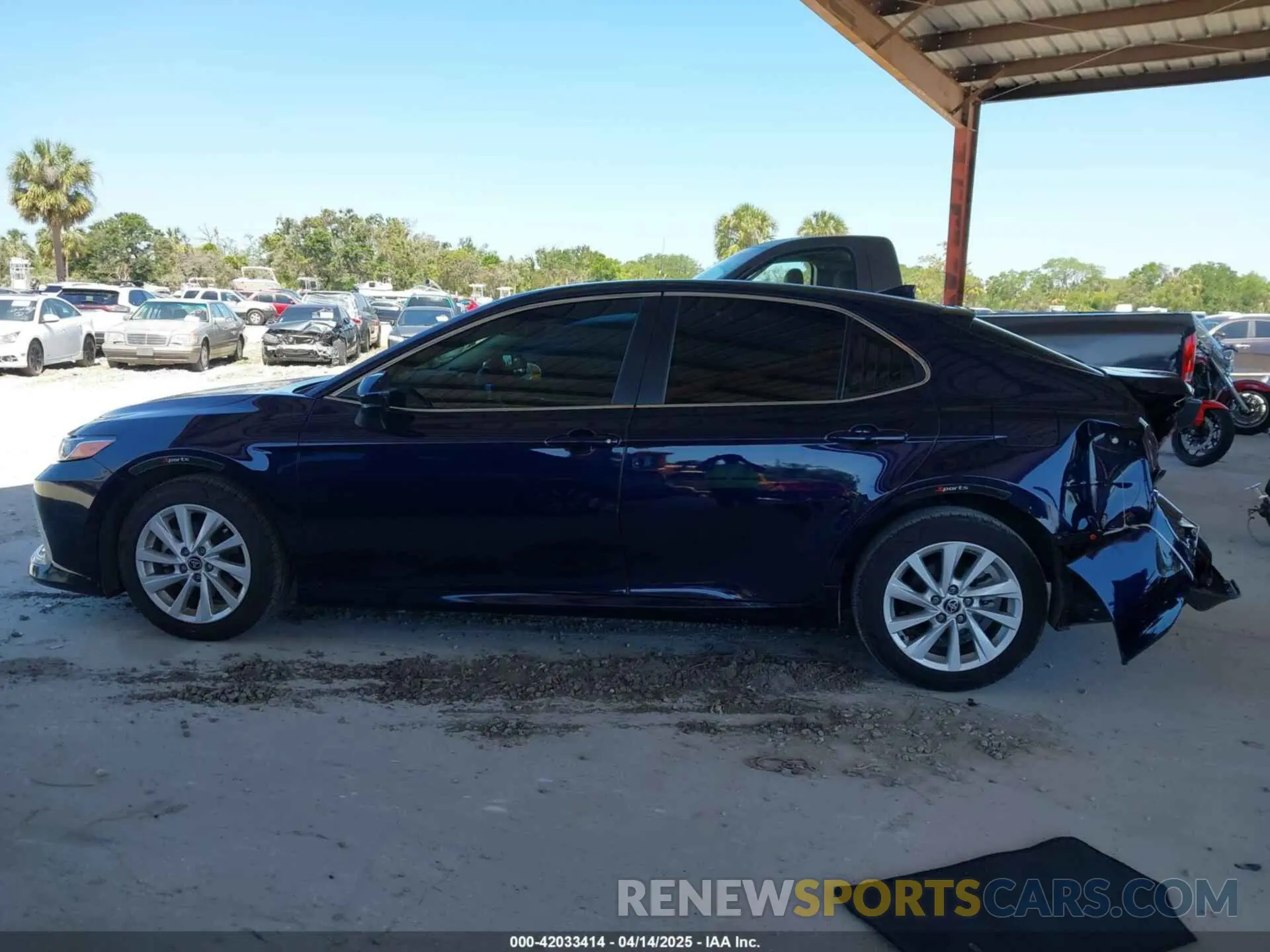 14 fotografías del automóvil dañado 4T1C11AKXNU663054 TOYOTA CAMRY 2022