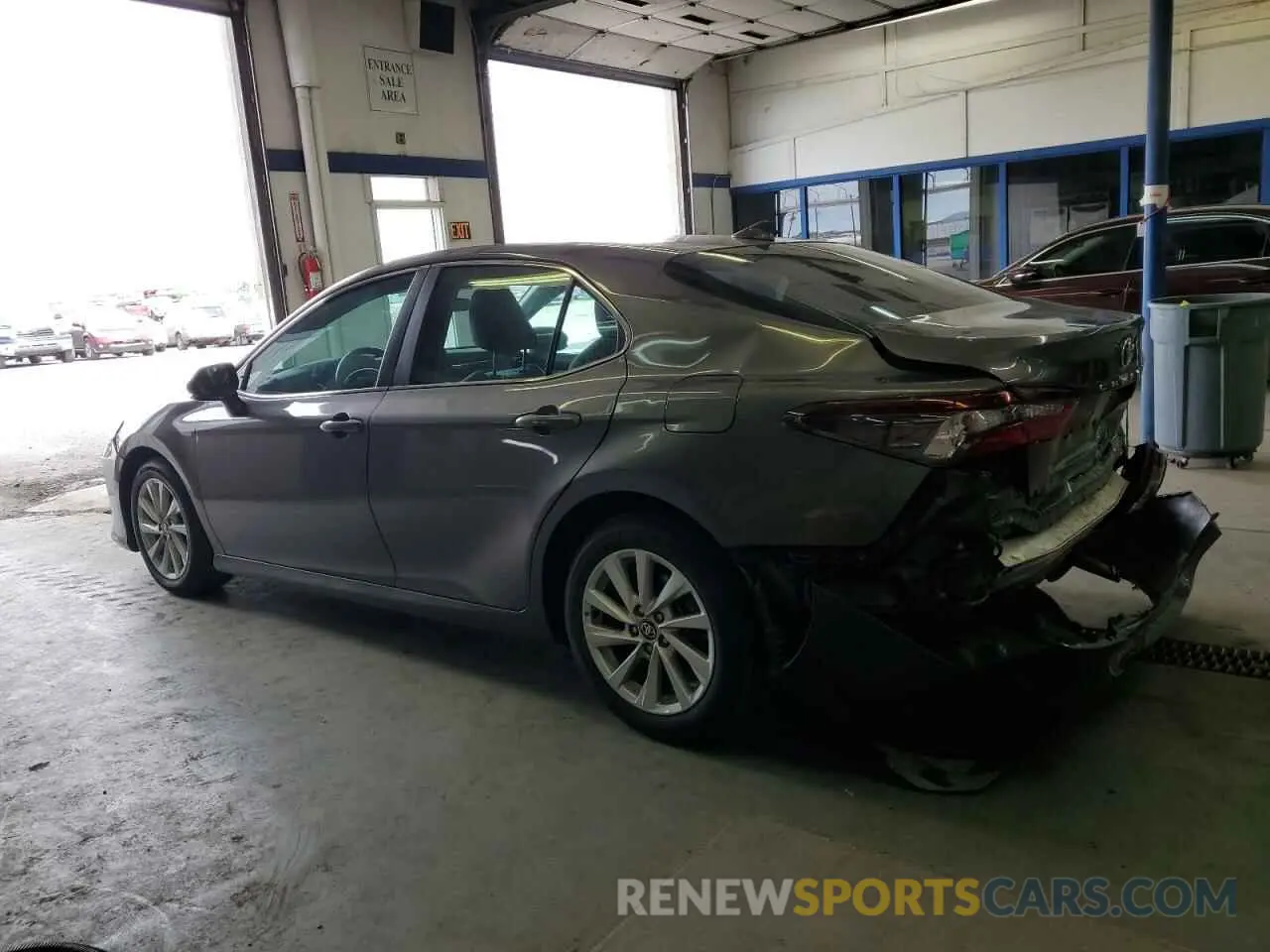 2 fotografías del automóvil dañado 4T1C11BK2NU050912 TOYOTA CAMRY 2022