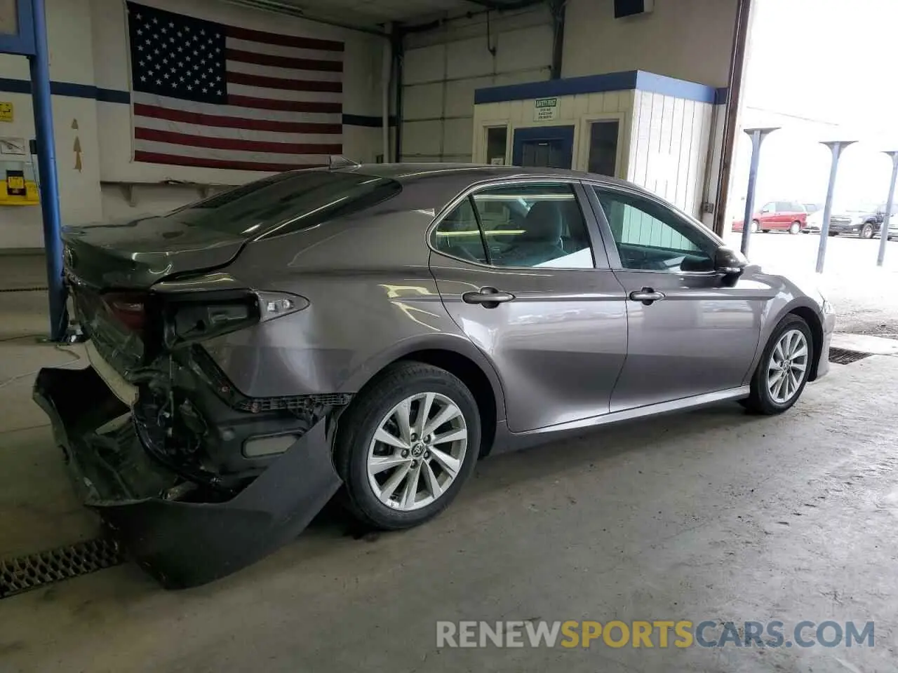 3 fotografías del automóvil dañado 4T1C11BK2NU050912 TOYOTA CAMRY 2022