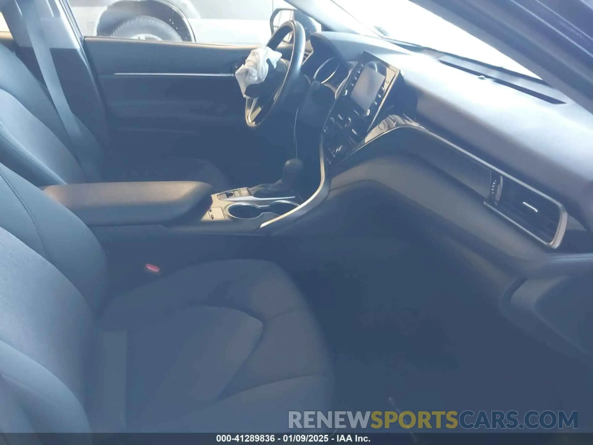 5 fotografías del automóvil dañado 4T1C31AKXNU597650 TOYOTA CAMRY 2022