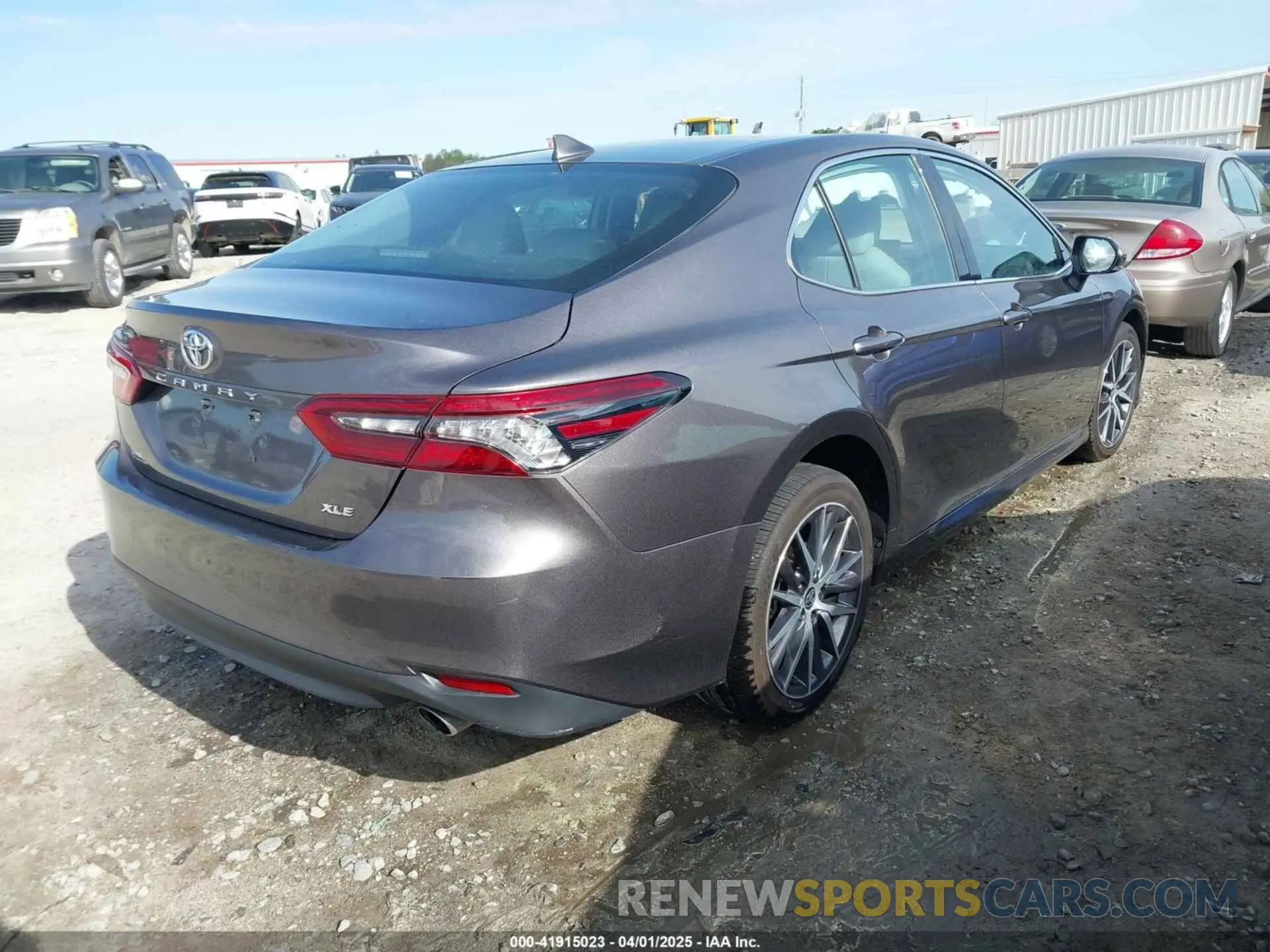 4 fotografías del automóvil dañado 4T1F11AK2NU030044 TOYOTA CAMRY 2022