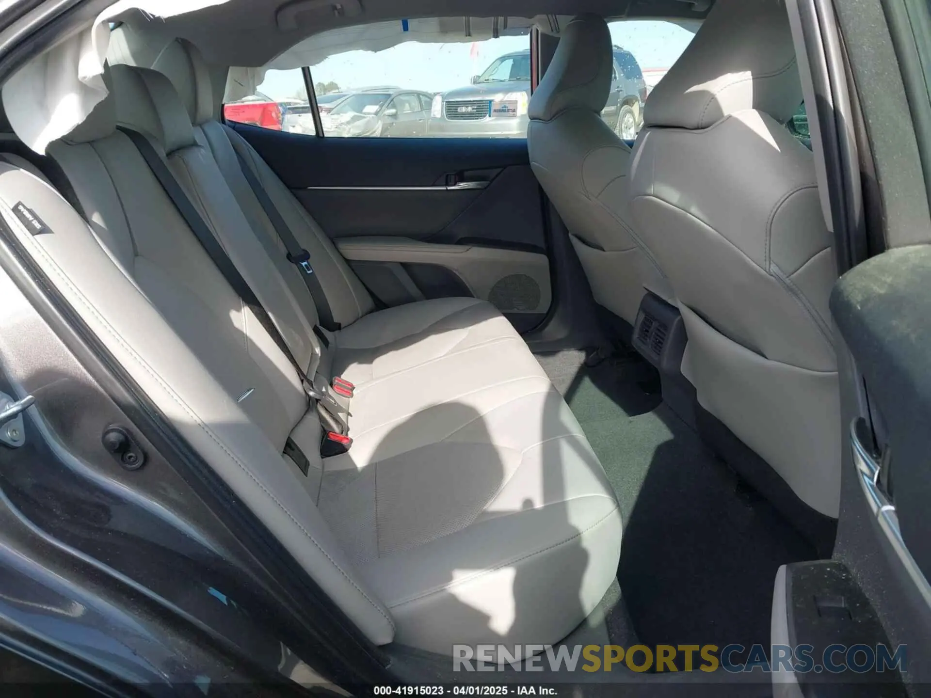 8 fotografías del automóvil dañado 4T1F11AK2NU030044 TOYOTA CAMRY 2022